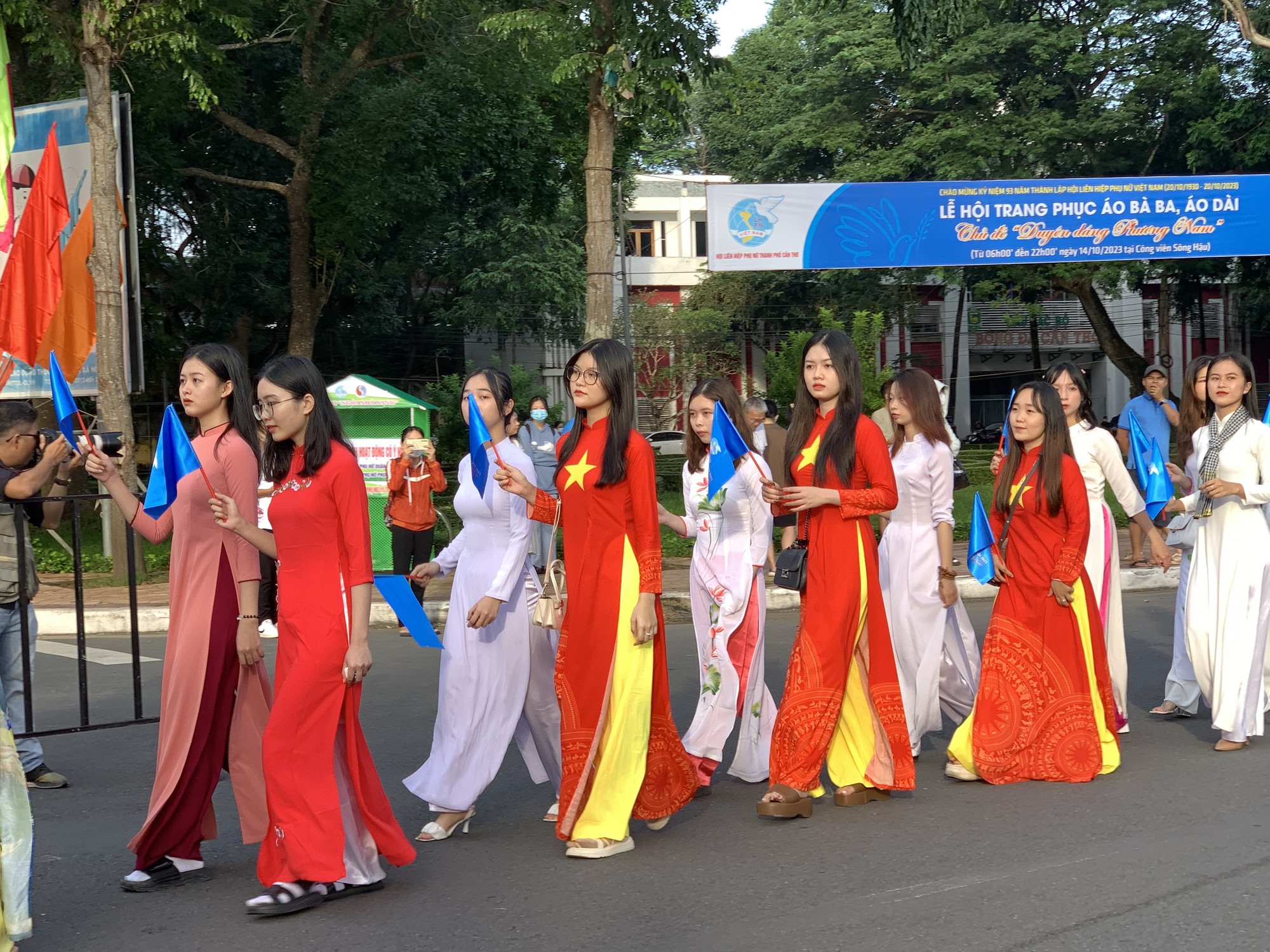 Xác lập Kỷ lục Việt Nam tại lễ hội áo bà ba, áo dài ở Cần Thơ - Ảnh 7.