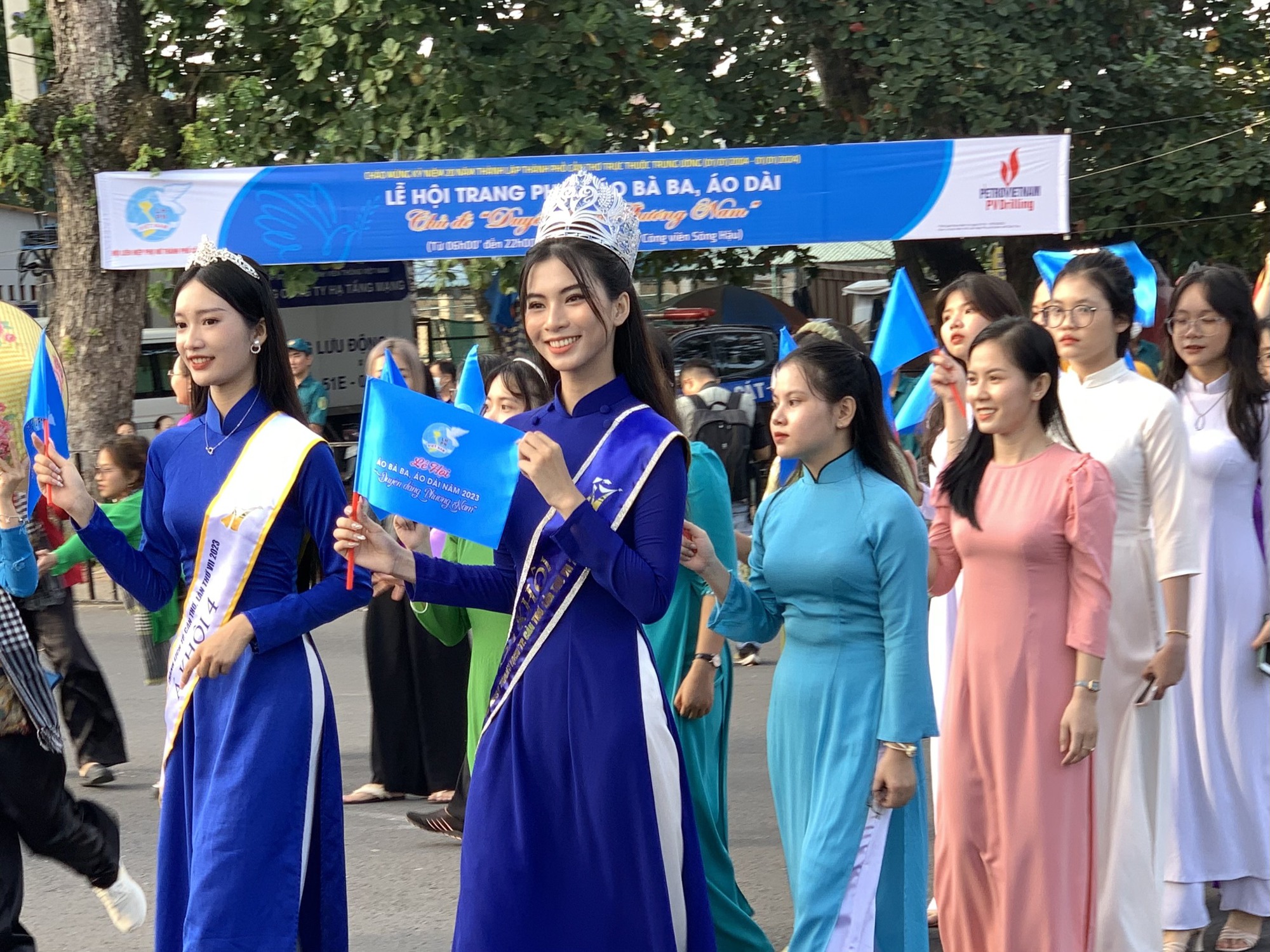Xác lập Kỷ lục Việt Nam tại lễ hội áo bà ba, áo dài ở Cần Thơ - Ảnh 9.
