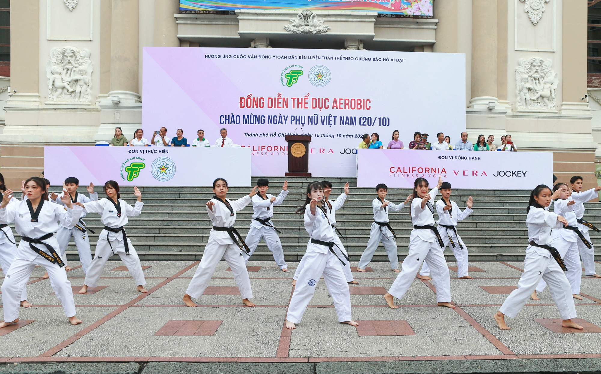 TP HCM tổ chức buổi đồng diễn Aerobic quy mô lớn chào mừng ngày Phụ nữ Việt Nam - Ảnh 4.