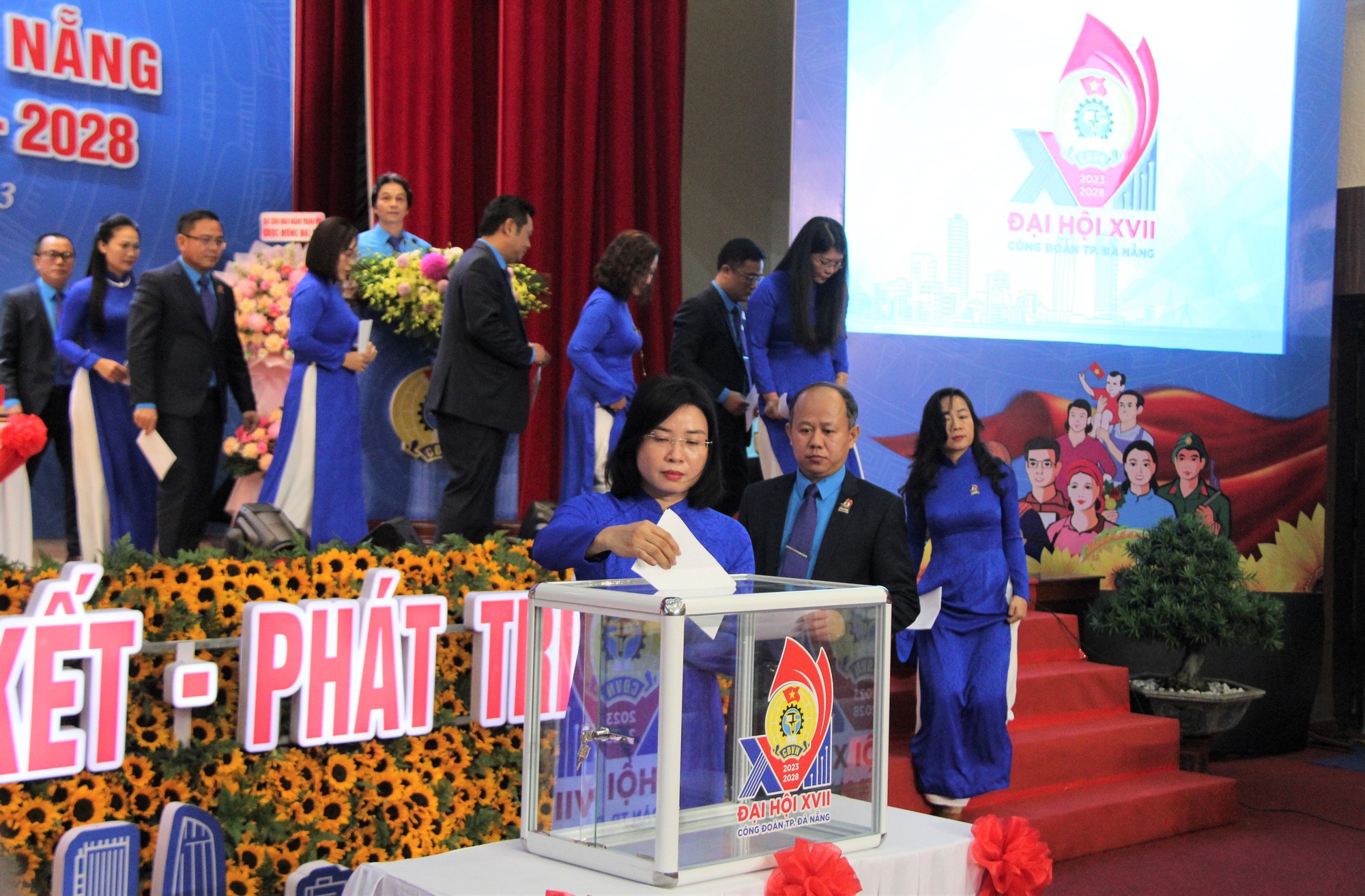 Bà Phan Thị Thúy Linh tái đắc cử Chủ tịch LĐLĐ Đà Nẵng - Ảnh 8.