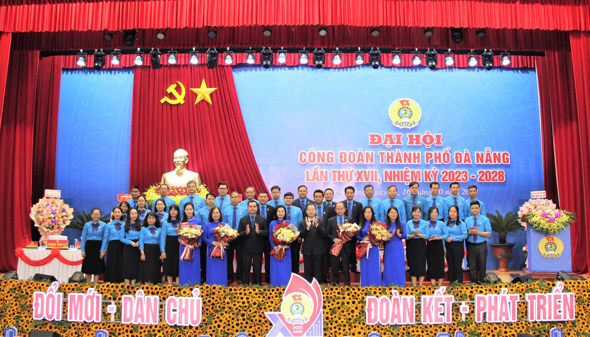 Bà Phan Thị Thúy Linh tái đắc cử Chủ tịch LĐLĐ Đà Nẵng - Ảnh 2.