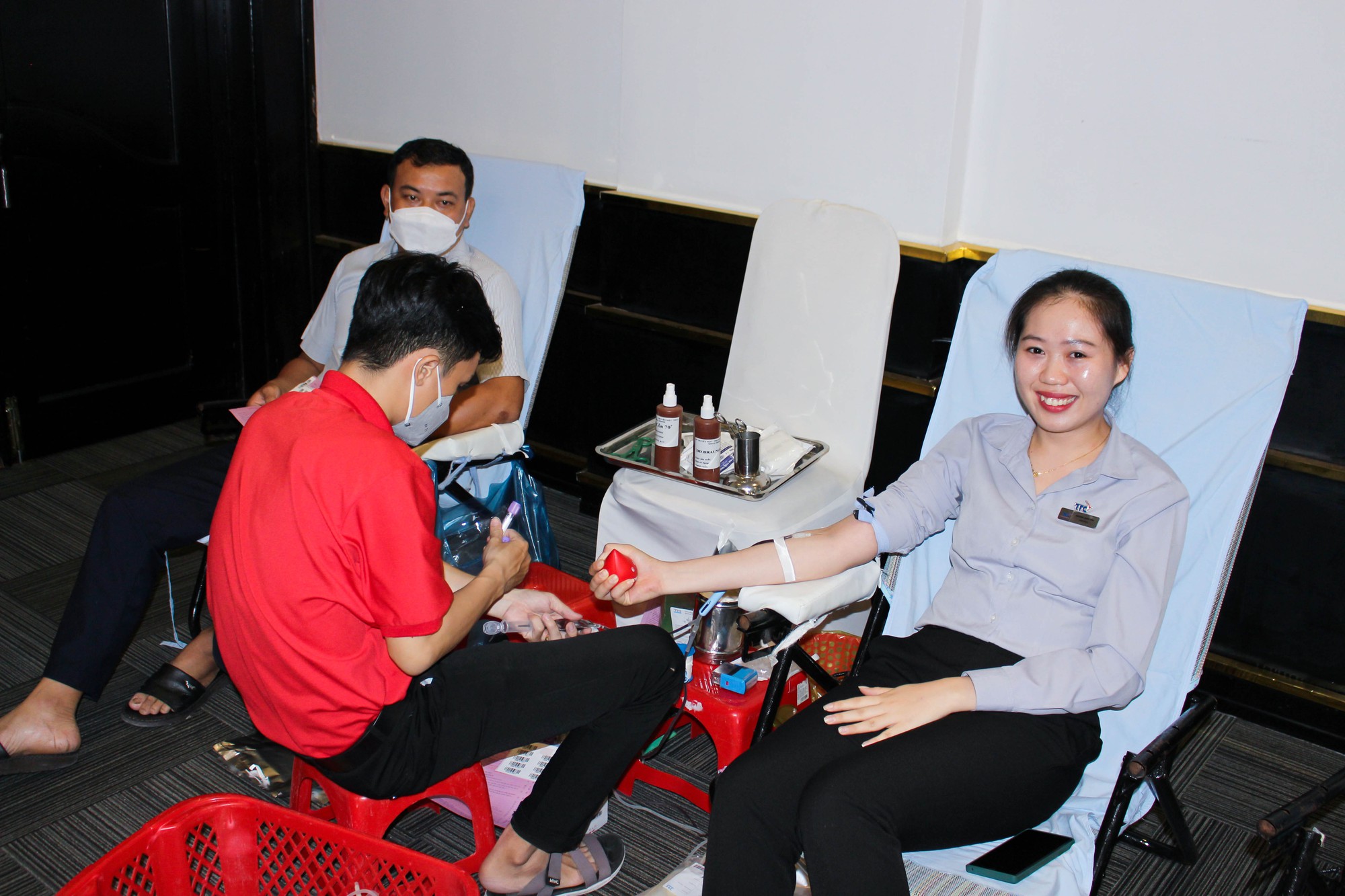 Cần Thơ tiếp nhận hơn 415 đơn vị máu tại ngày hội hiến máu - Ảnh 3.