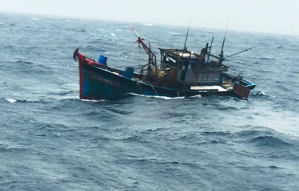 Thủ tướng yêu cầu khẩn trương cứu nạn ngư dân trên 2 tàu cá bị chìm tại khu vực đảo Song Tử Tây - Ảnh 1.