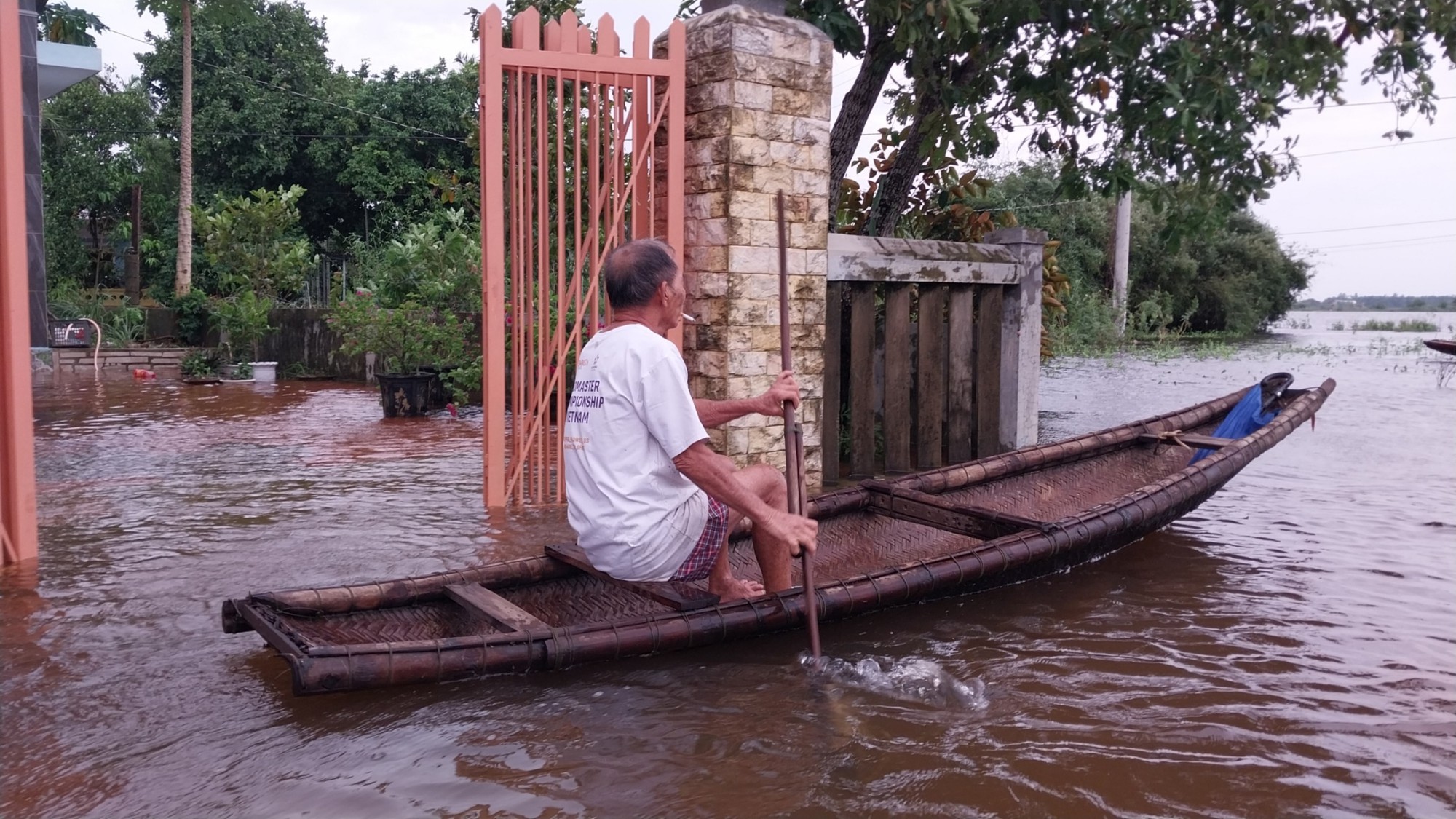 Cận cảnh ngập lụt ở hạ du Thủy điện Hương Điền - Ảnh 10.