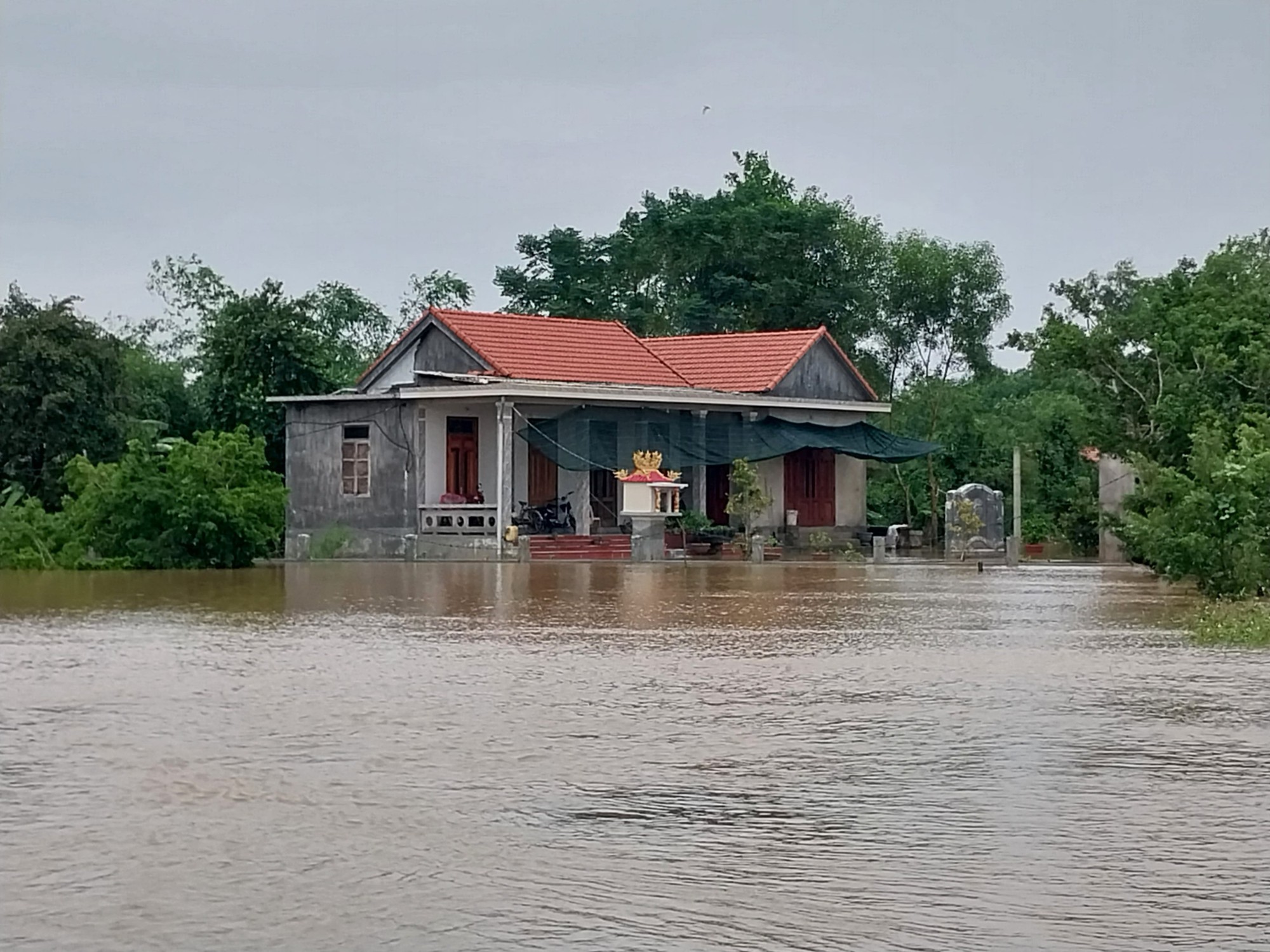 Cận cảnh ngập lụt ở hạ du Thủy điện Hương Điền - Ảnh 14.