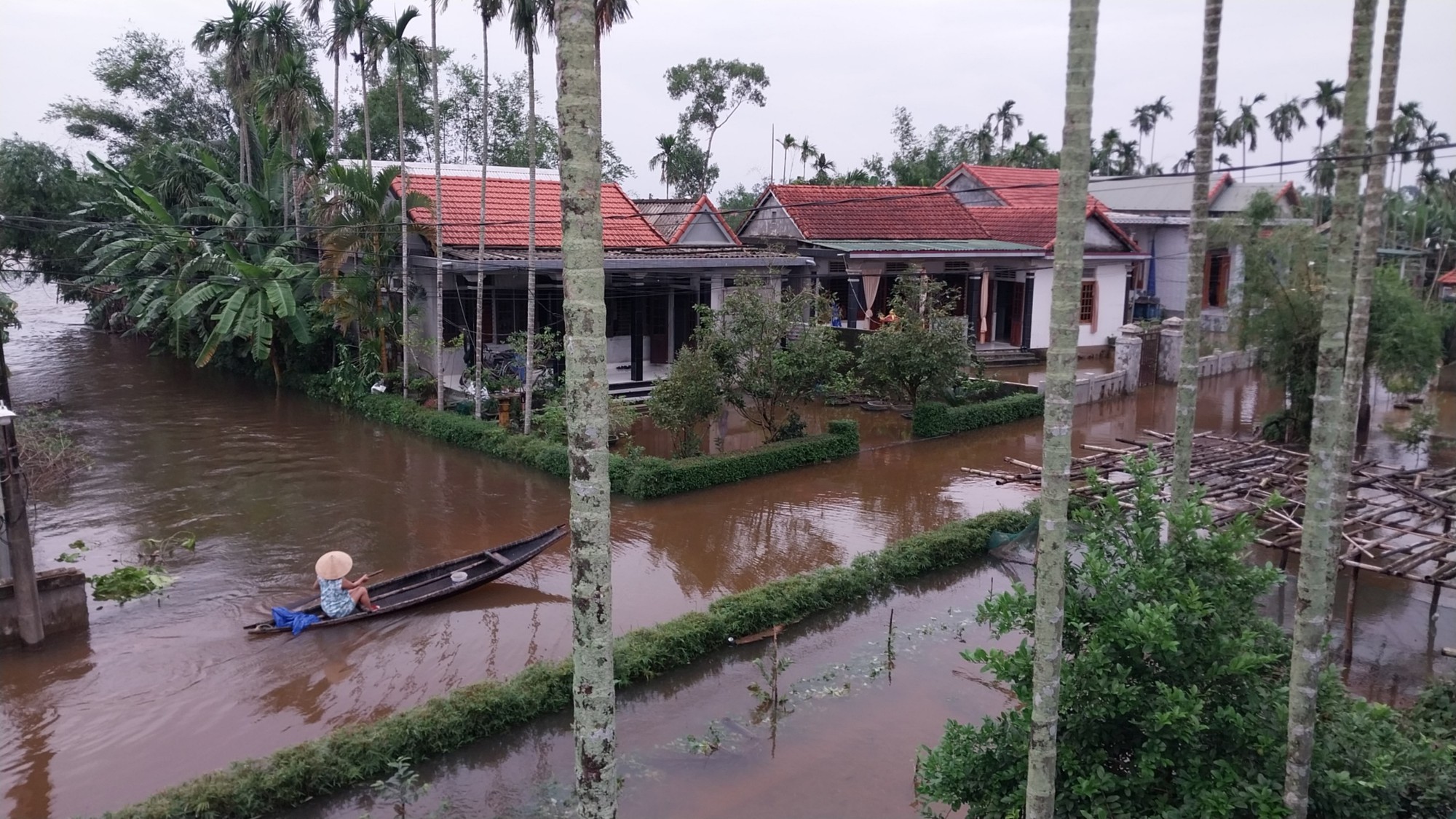 Cận cảnh ngập lụt ở hạ du Thủy điện Hương Điền - Ảnh 15.