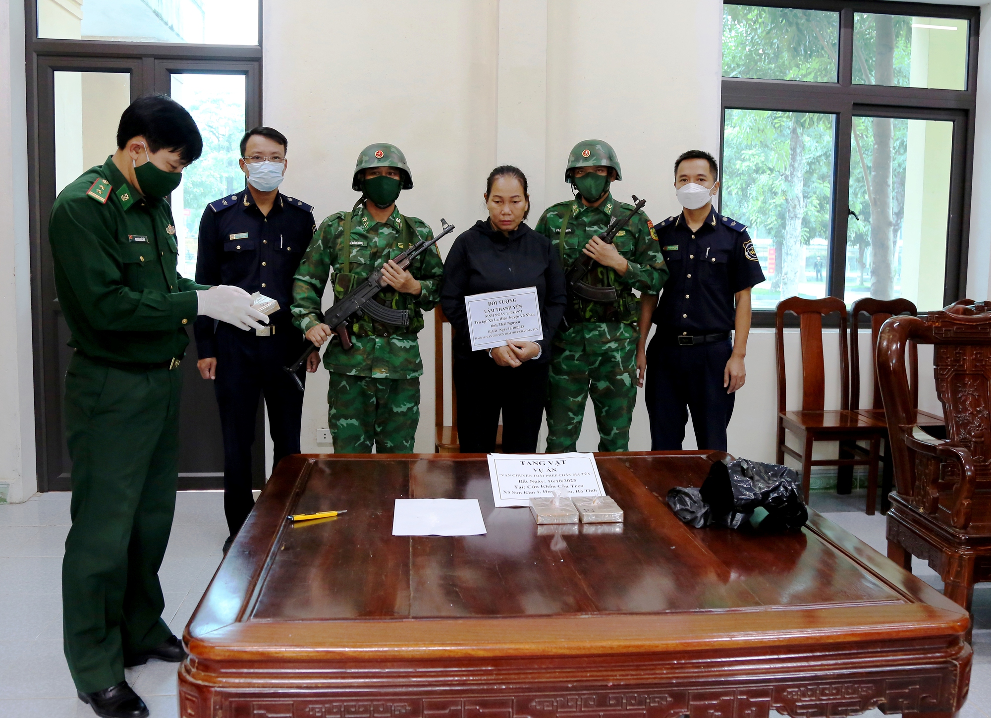 Cõng 3 bánh heroin từ Lào về Việt Nam, Lâm Thanh Yên bị bắt giữ - Ảnh 1.