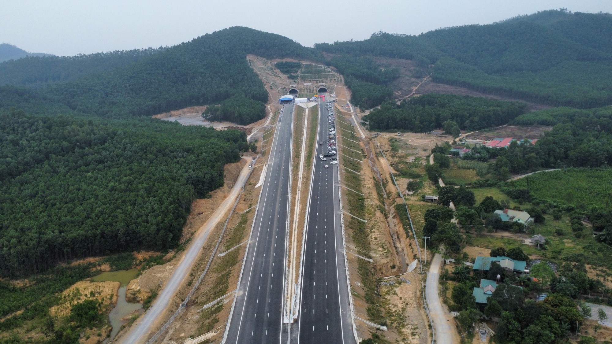 Thông toàn tuyến cao tốc từ Hà Nội đến Nghệ An dài 251 km - Ảnh 1.
