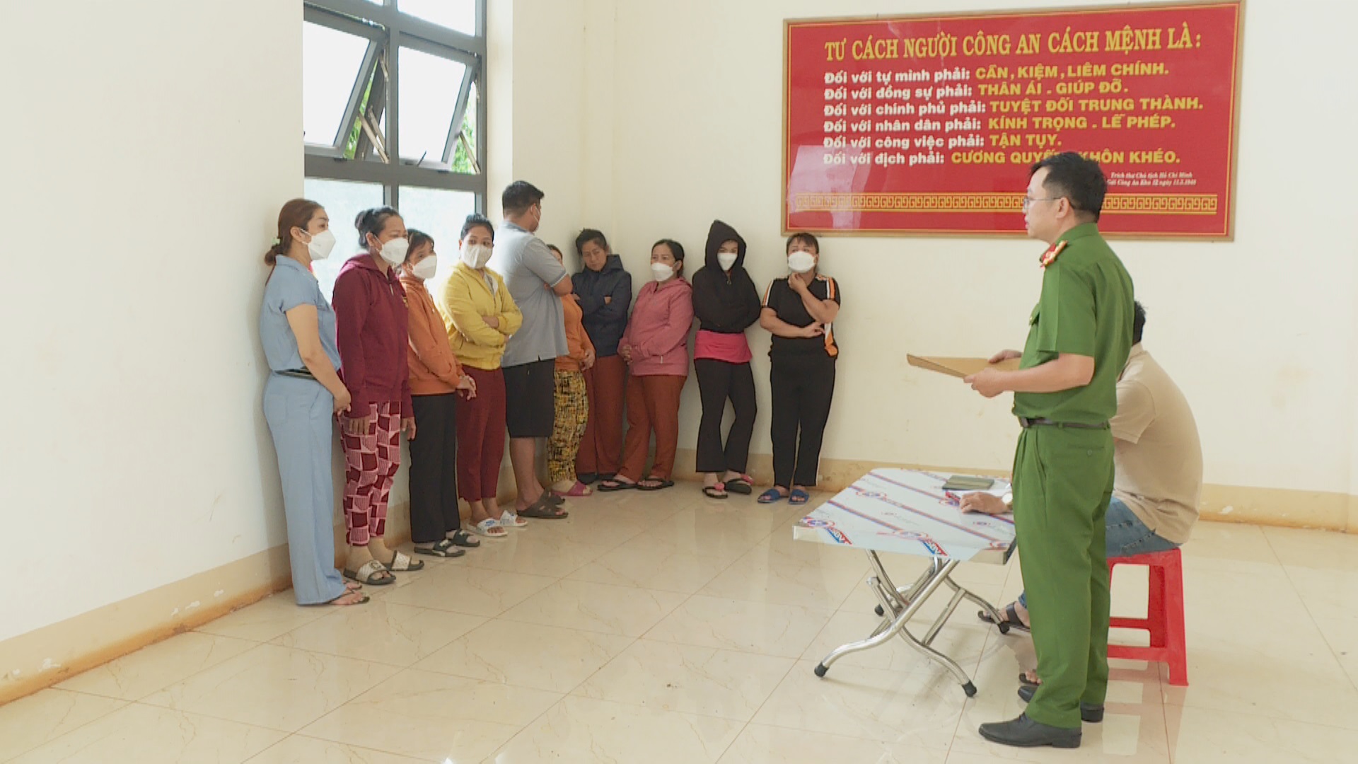 Hàng trăm cán bộ, chiến sĩ "đột kích" đường dây đánh bạc do 2 người phụ nữ cầm đầu- Ảnh 2.