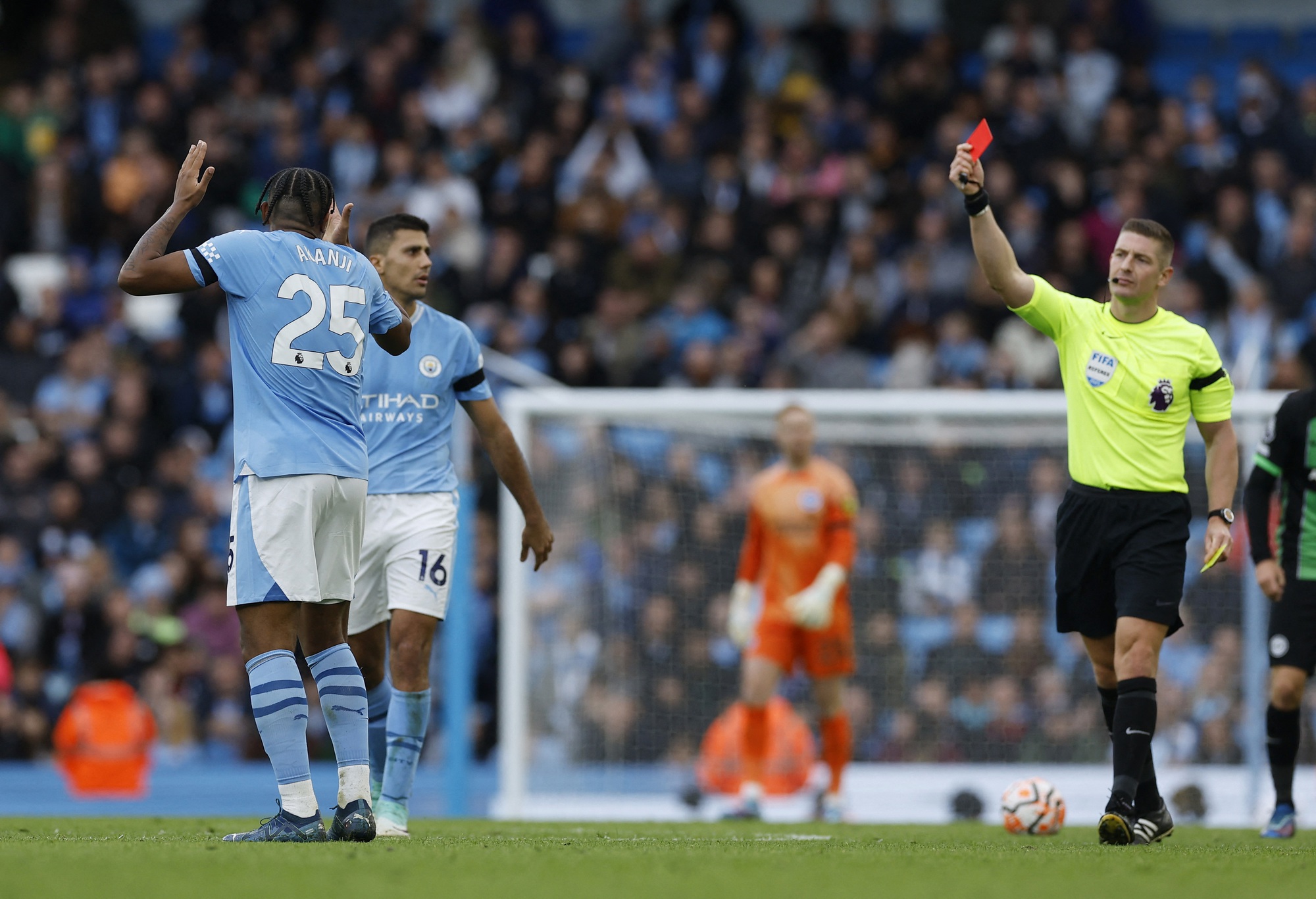 Haaland giải cơn khát bàn thắng, Man City thắng Brighton lên ngôi đầu - Ảnh 6.