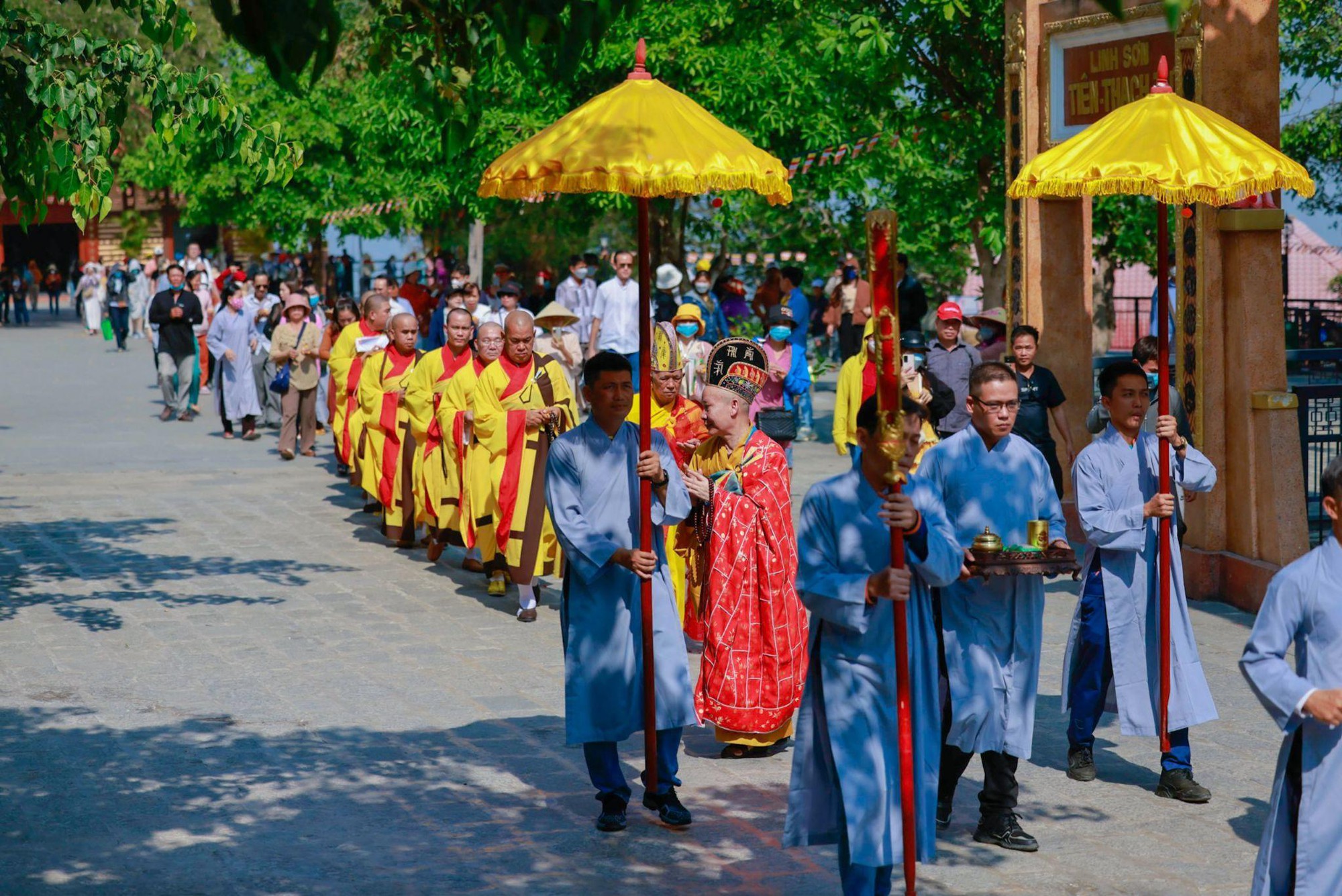 Phật tử mong chờ ngày lễ Vía Quán Thế Âm xuất gia tại núi Bà Đen Tây Ninh - Ảnh 2.