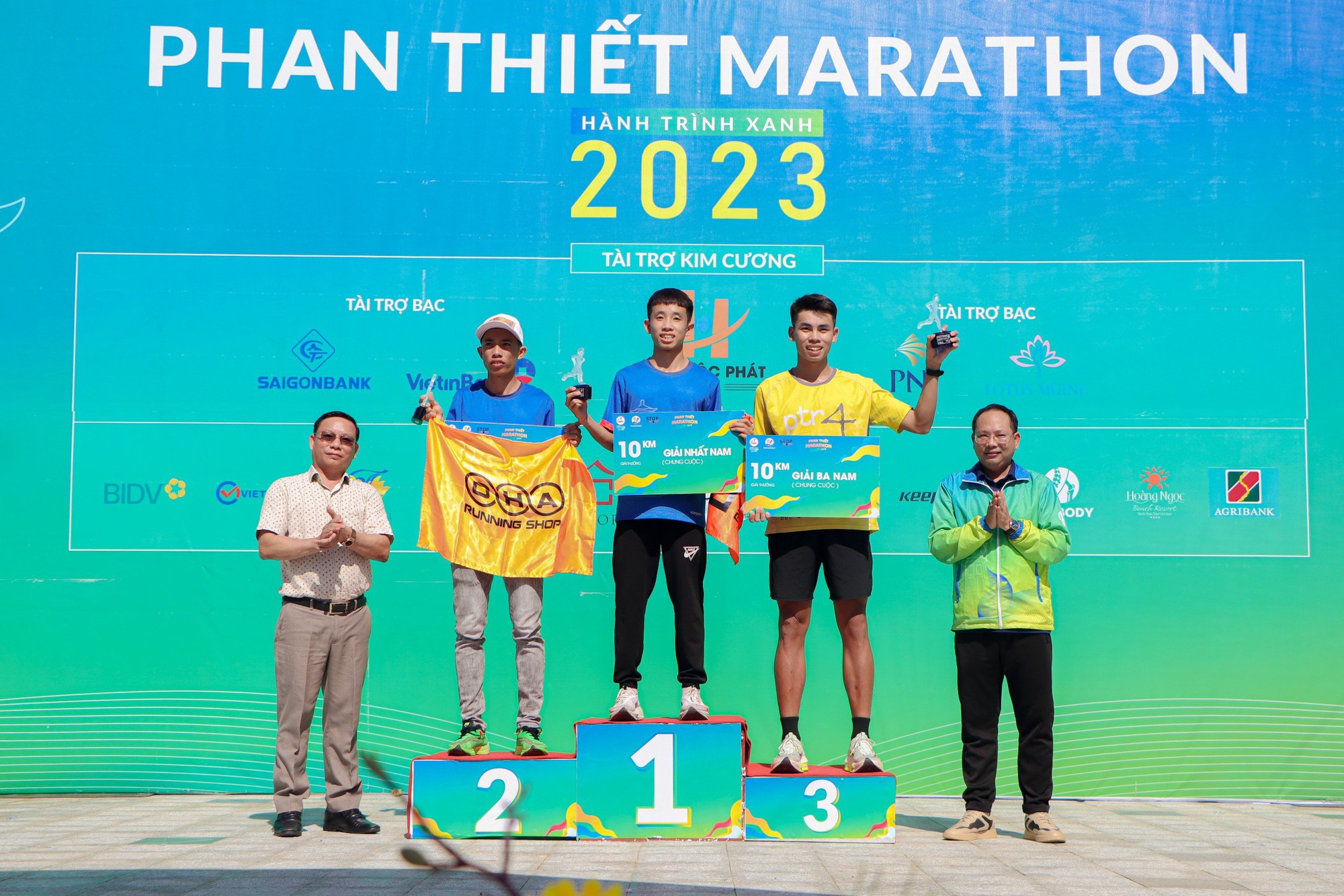 Cựu tuyển thủ Phạm Thị Bình chinh phục Phan Thiết Marathon 2023 - Ảnh 4.