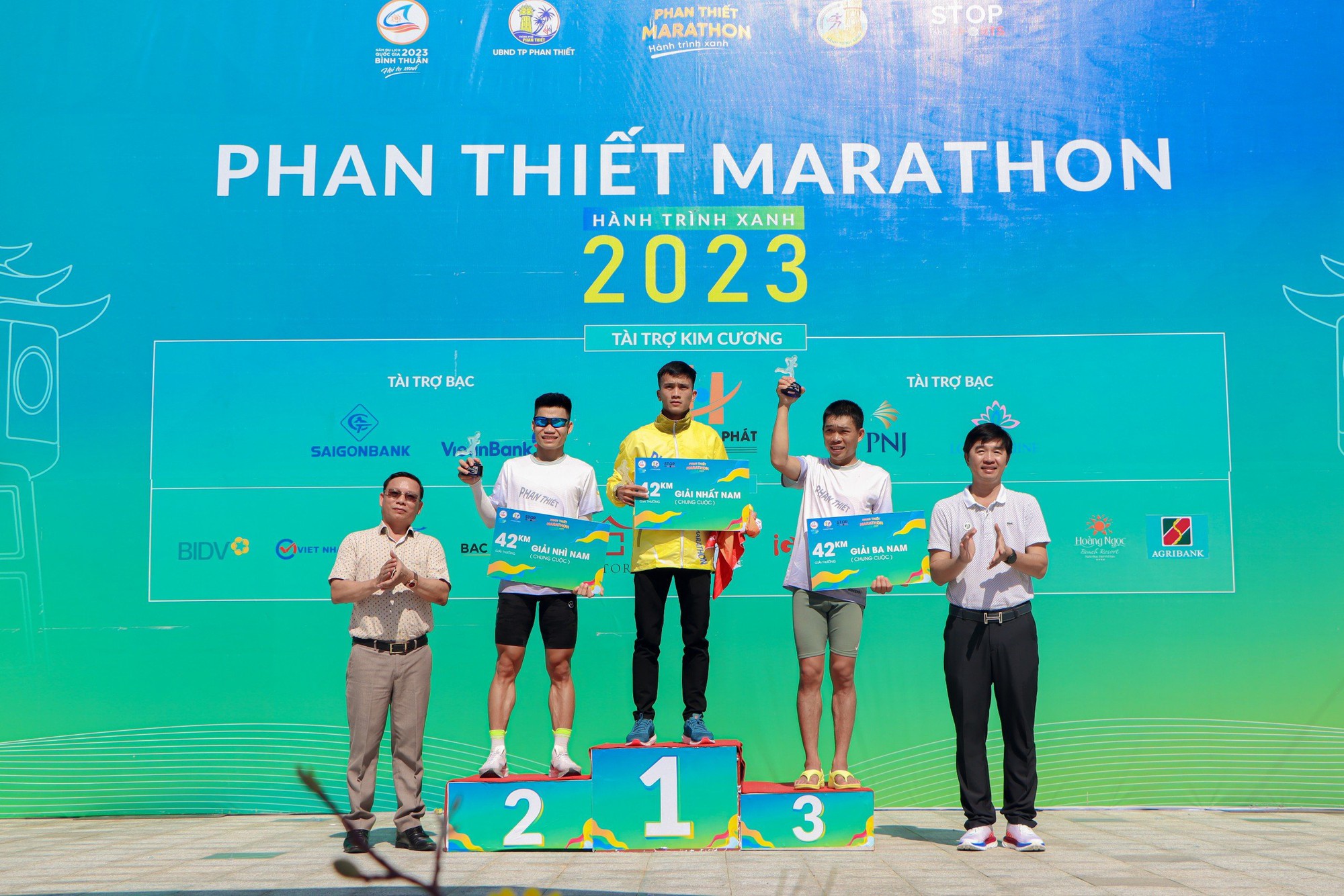 Cựu tuyển thủ Phạm Thị Bình chinh phục Phan Thiết Marathon 2023 - Ảnh 17.