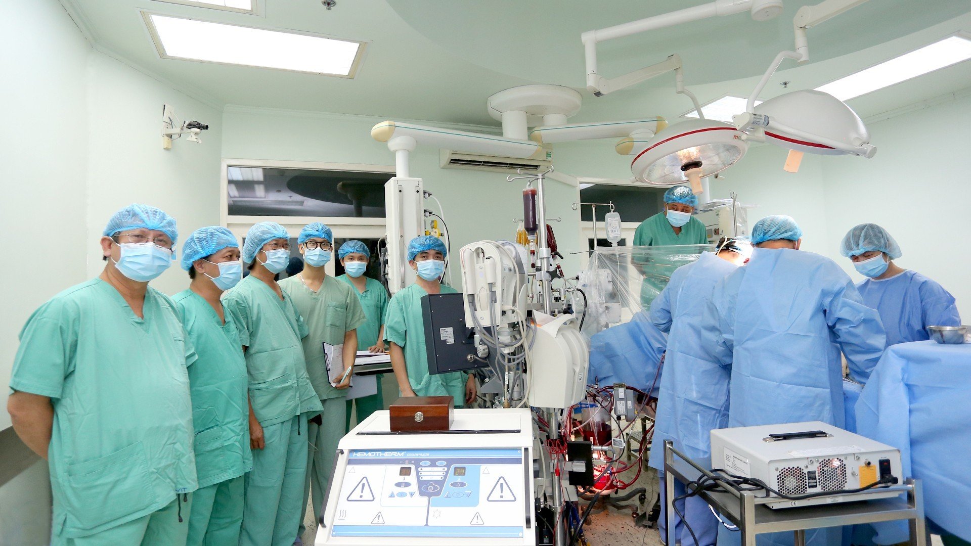 Những bác sĩ “xuyên” Việt cứu người- Ảnh 8.