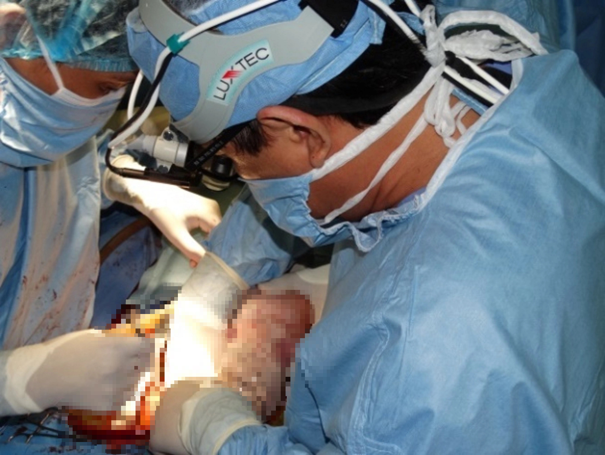 Những bác sĩ “xuyên” Việt cứu người- Ảnh 6.
