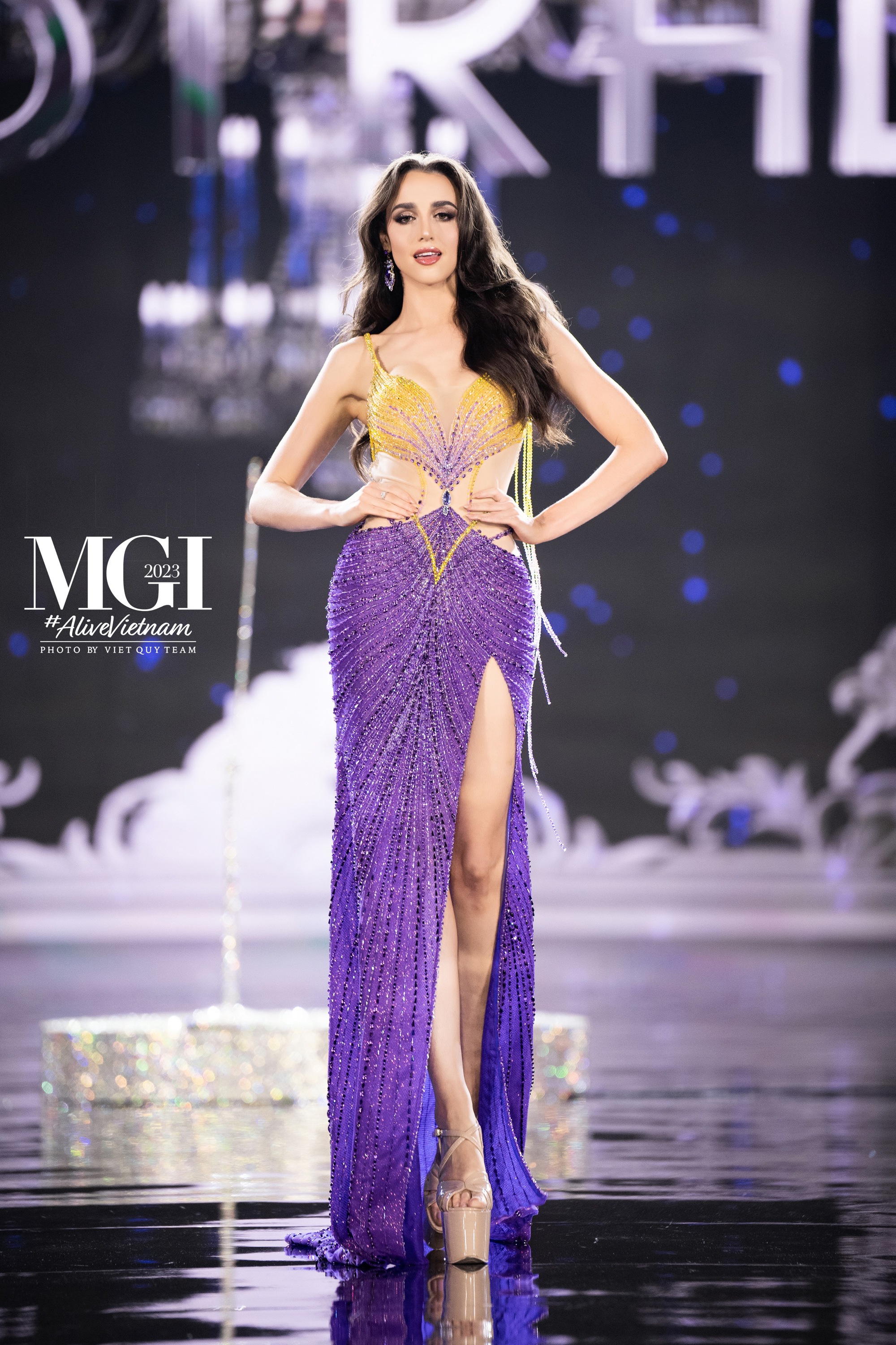 Thí sinh Miss Grand International 2023 đốt cháy sân khấu với bikini - Ảnh 13.