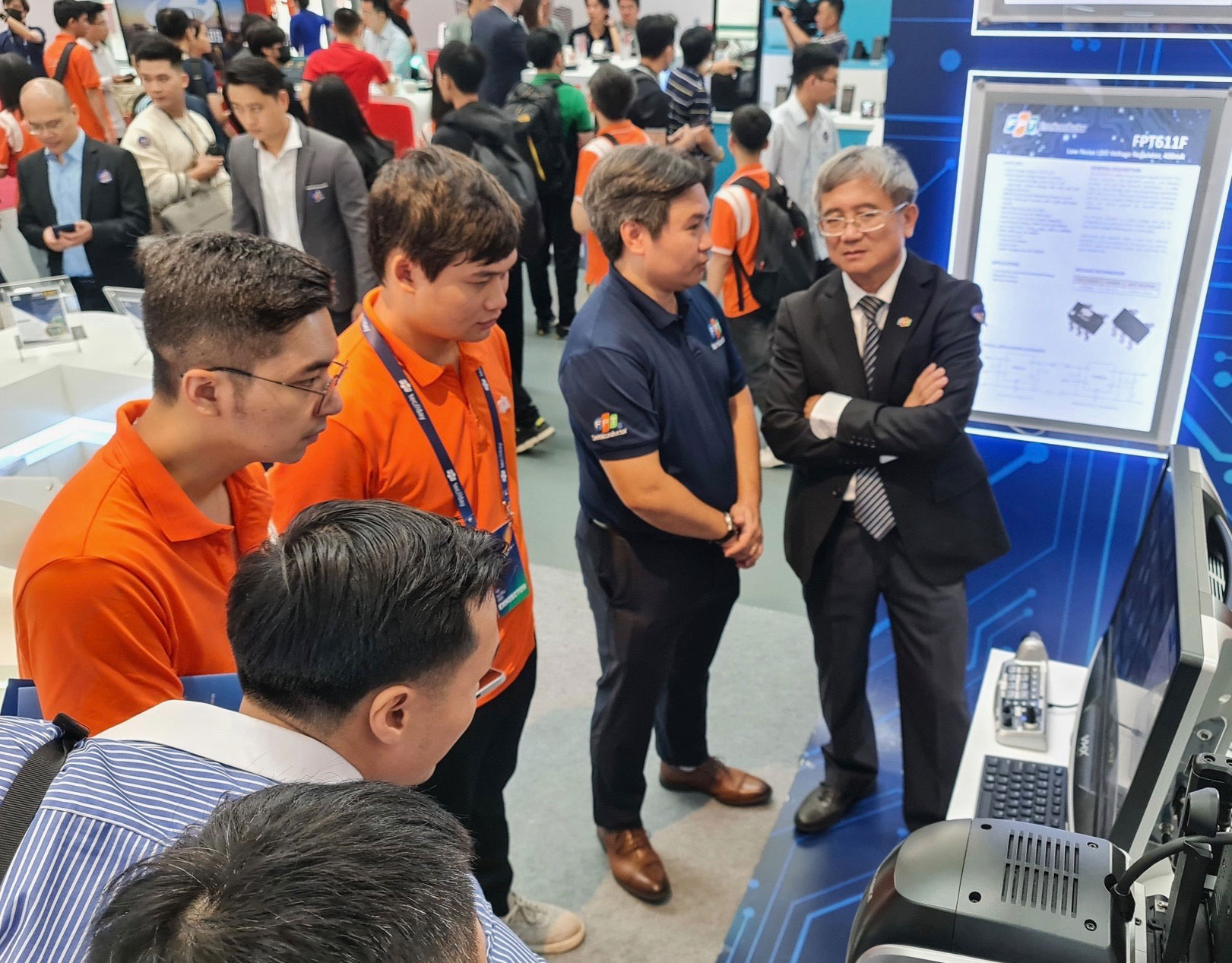 FPT Techday 2023 trình diễn hàng loạt công nghệ mới - Ảnh 1. FPT Techday 2023 trình diễn hàng loạt công nghệ mới - Ảnh 1.