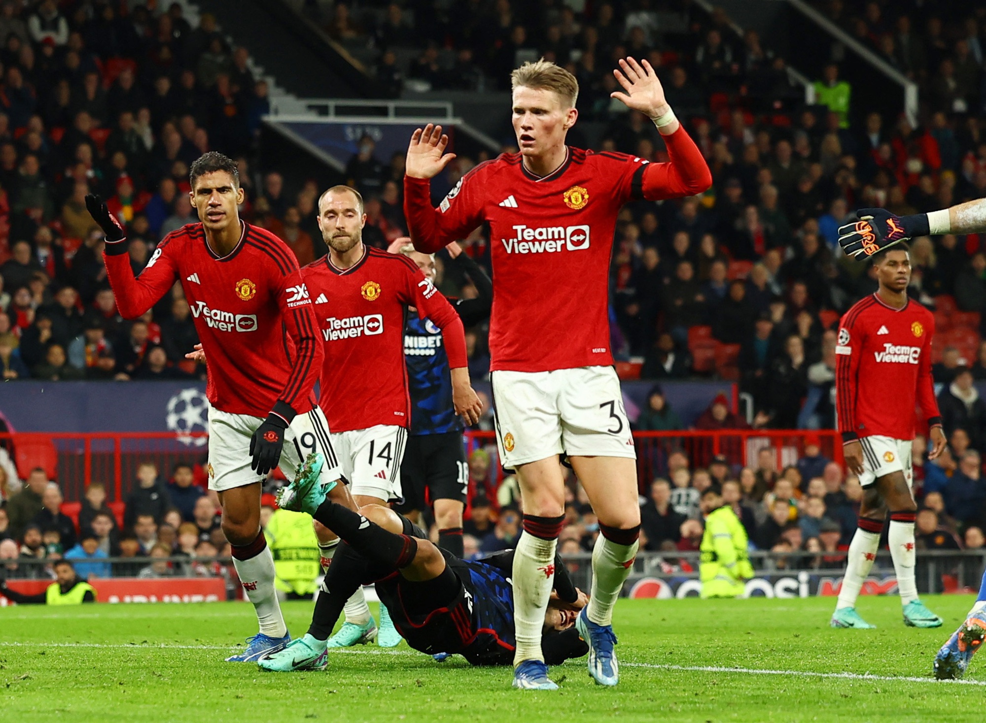 Năm điểm nhấn trong chiến thắng thót tim của Man United trước FC Copenhagen - Ảnh 6.