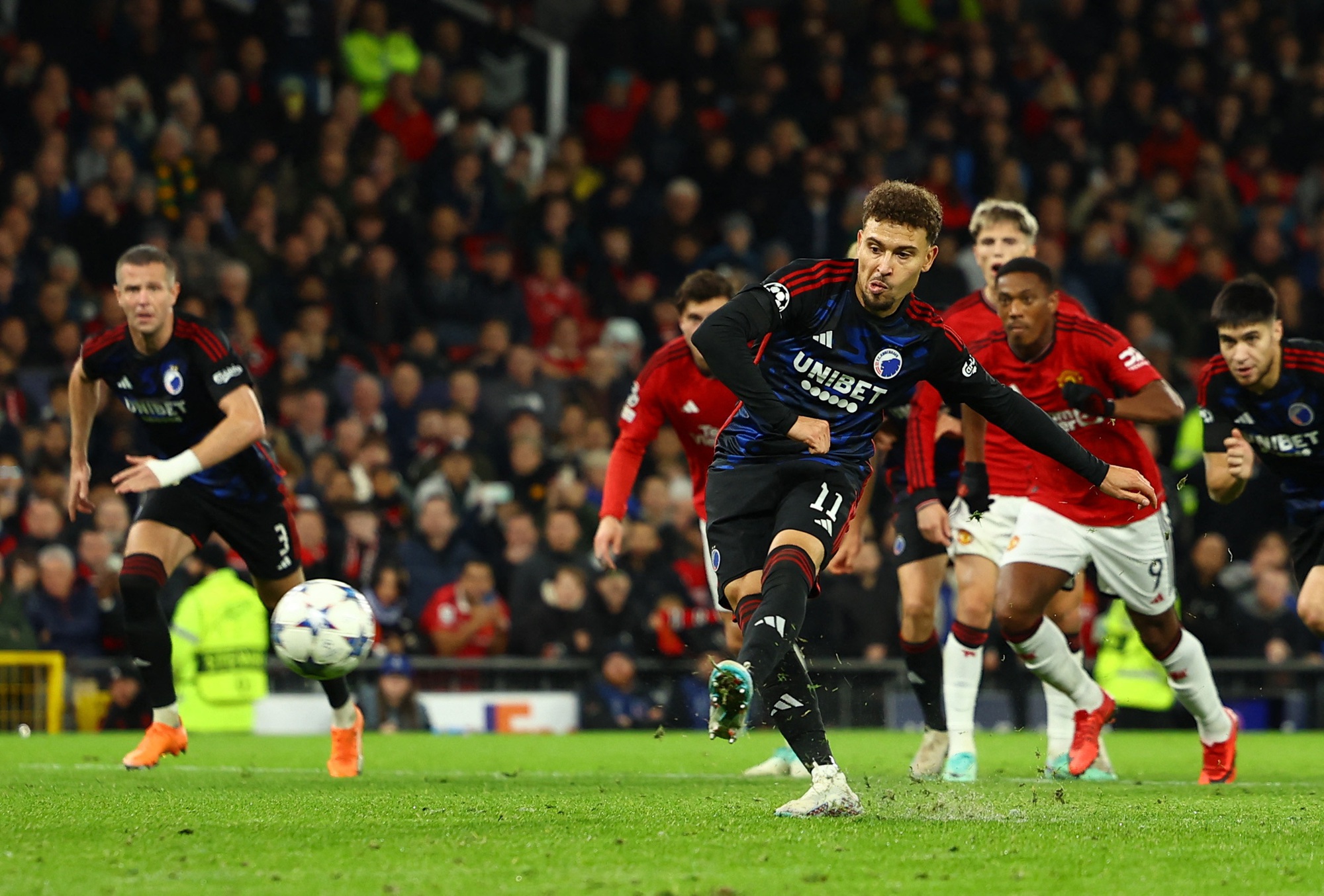 Năm điểm nhấn trong chiến thắng thót tim của Man United trước FC Copenhagen - Ảnh 8.