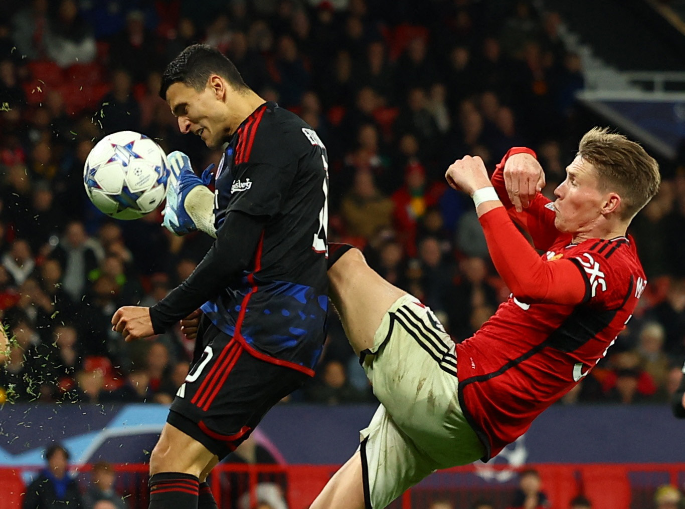 Maguire và Onana tỏa sáng, Man United thắng nghẹt thở ở Champions League - Ảnh 6.