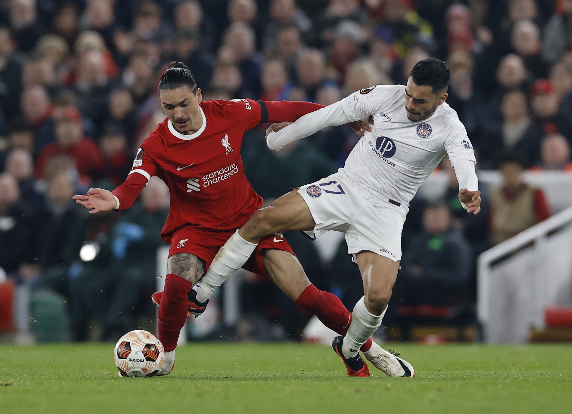 Chân gỗ Nunez lỡ bàn thắng khó tin, Liverpool ra oai hạ gục Toulouse - Ảnh 2.