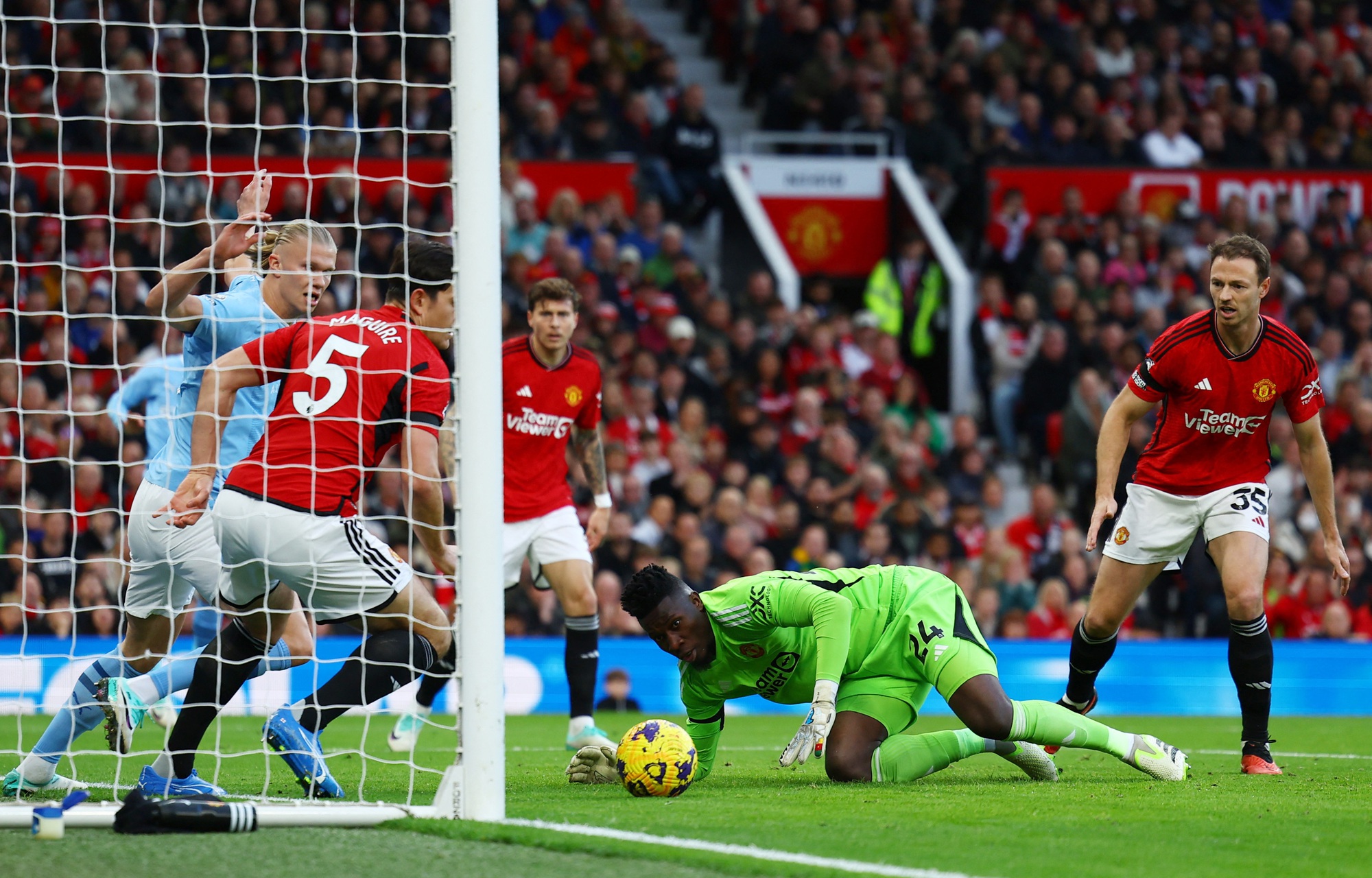 Haaland chói sáng, pháo đài Old Trafford đổ sập ở đại chiến Manchester - Ảnh 4.