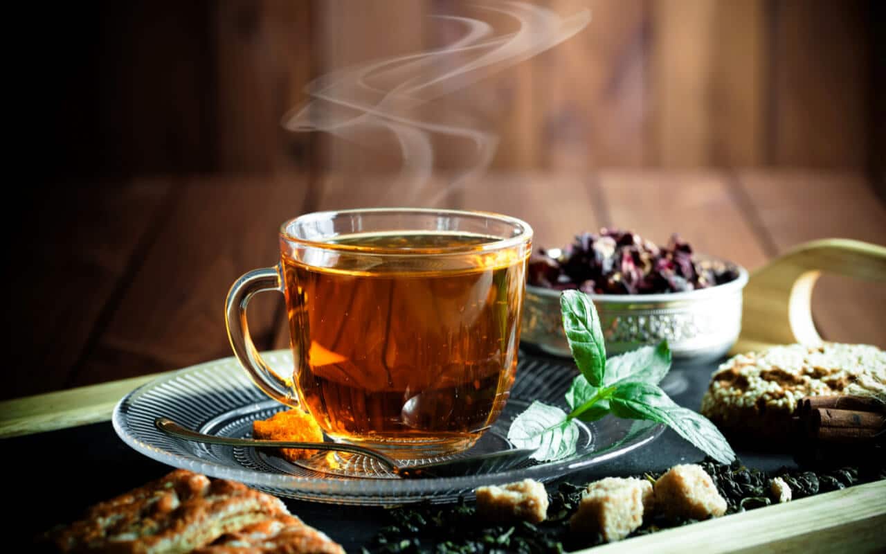 https://nld.mediacdn.vn/291774122806476800/2023/10/4/black-tea-2-1-16963893190401259709928.jpg