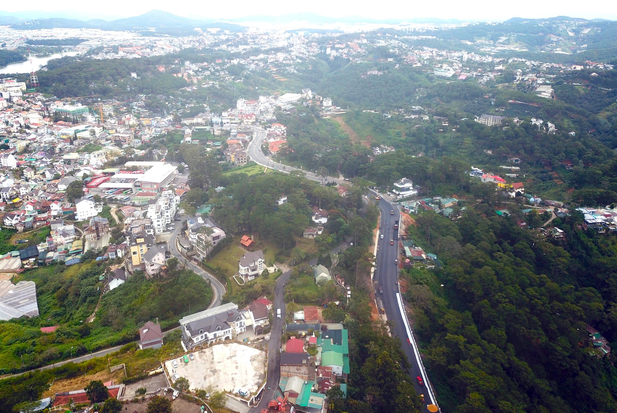 Hình ảnh đèo Prenn uốn lượn qua núi, sắp đưa 3 km vào lưu thông - Ảnh 1.