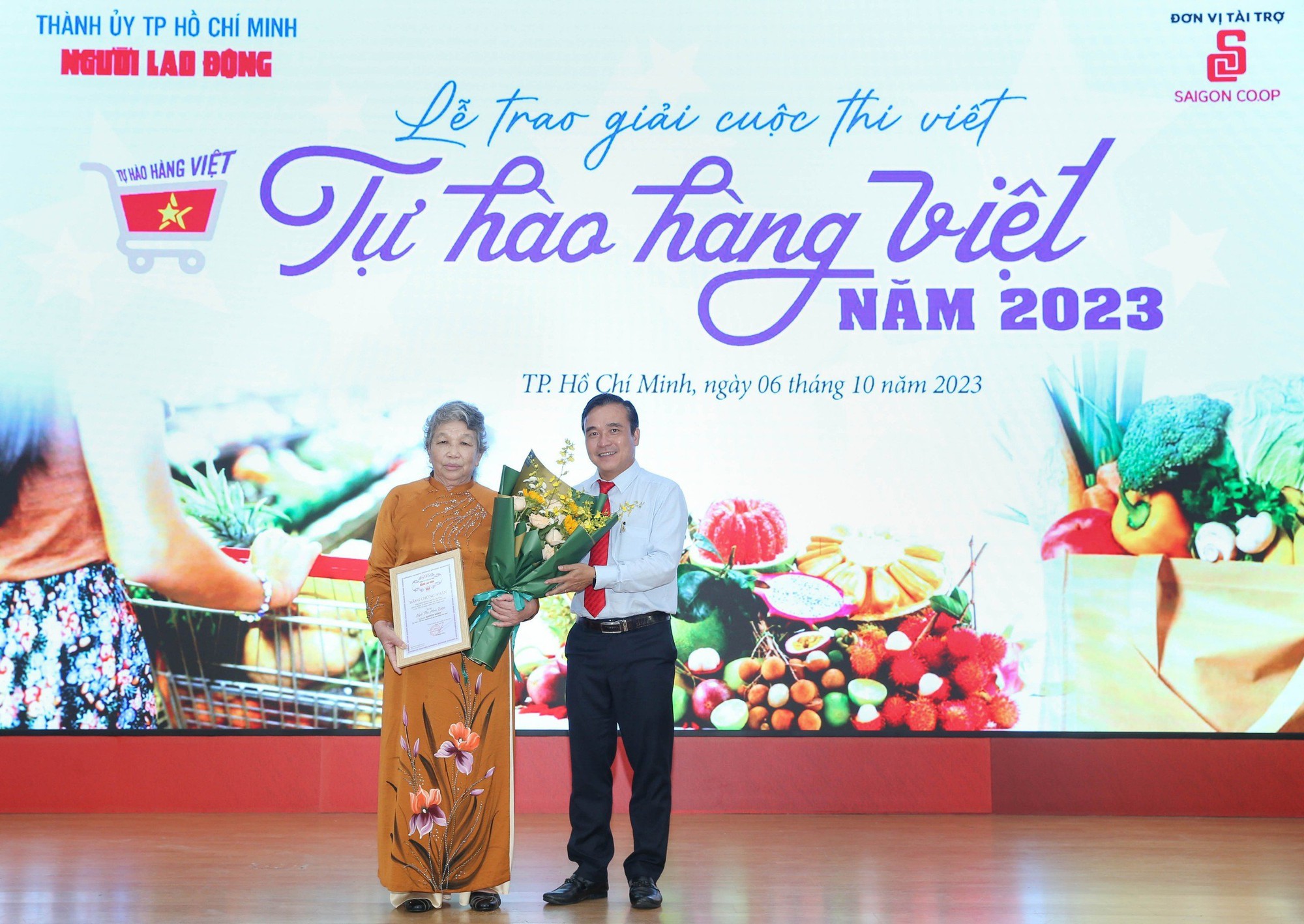 Nhớ lần dìu ngoại đi siêu thị đoạt giải nhất cuộc thi “Tự hào hàng Việt” - Ảnh 8.