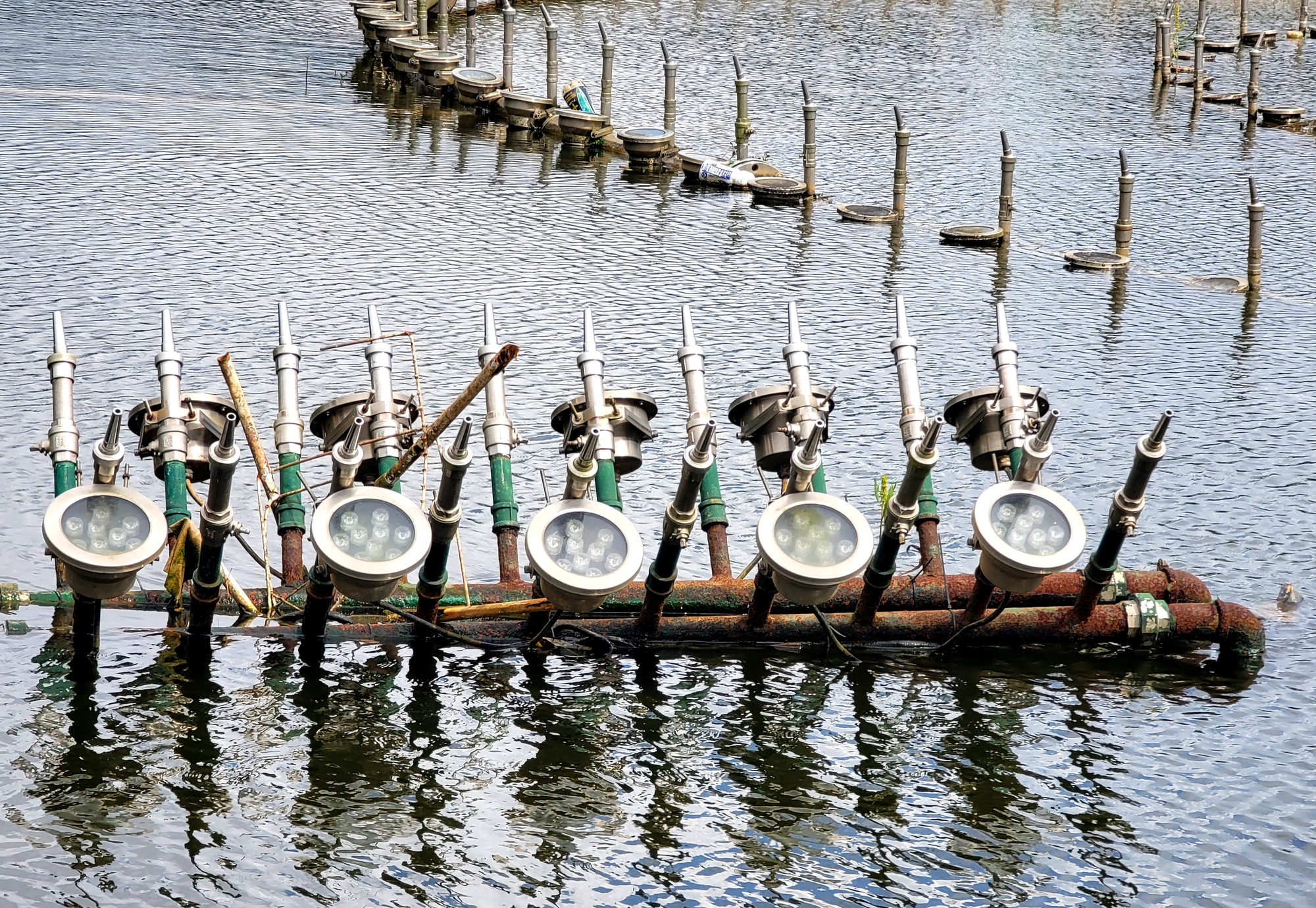 Cận cảnh công trình nhạc nước 10 tỉ đồng đắp chiếu trên hồ Xuân Hương - Ảnh 9.