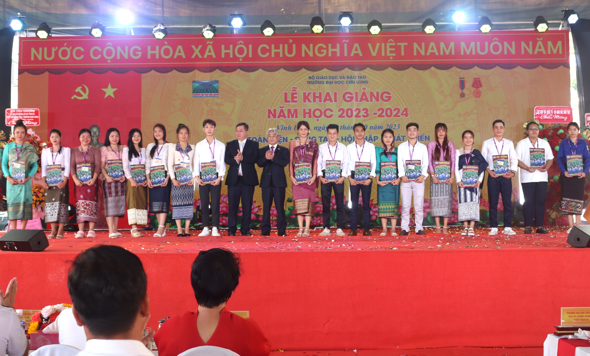 Trường ĐH Cửu Long đón nhận 2.235 tân sinh viên - Ảnh 6.