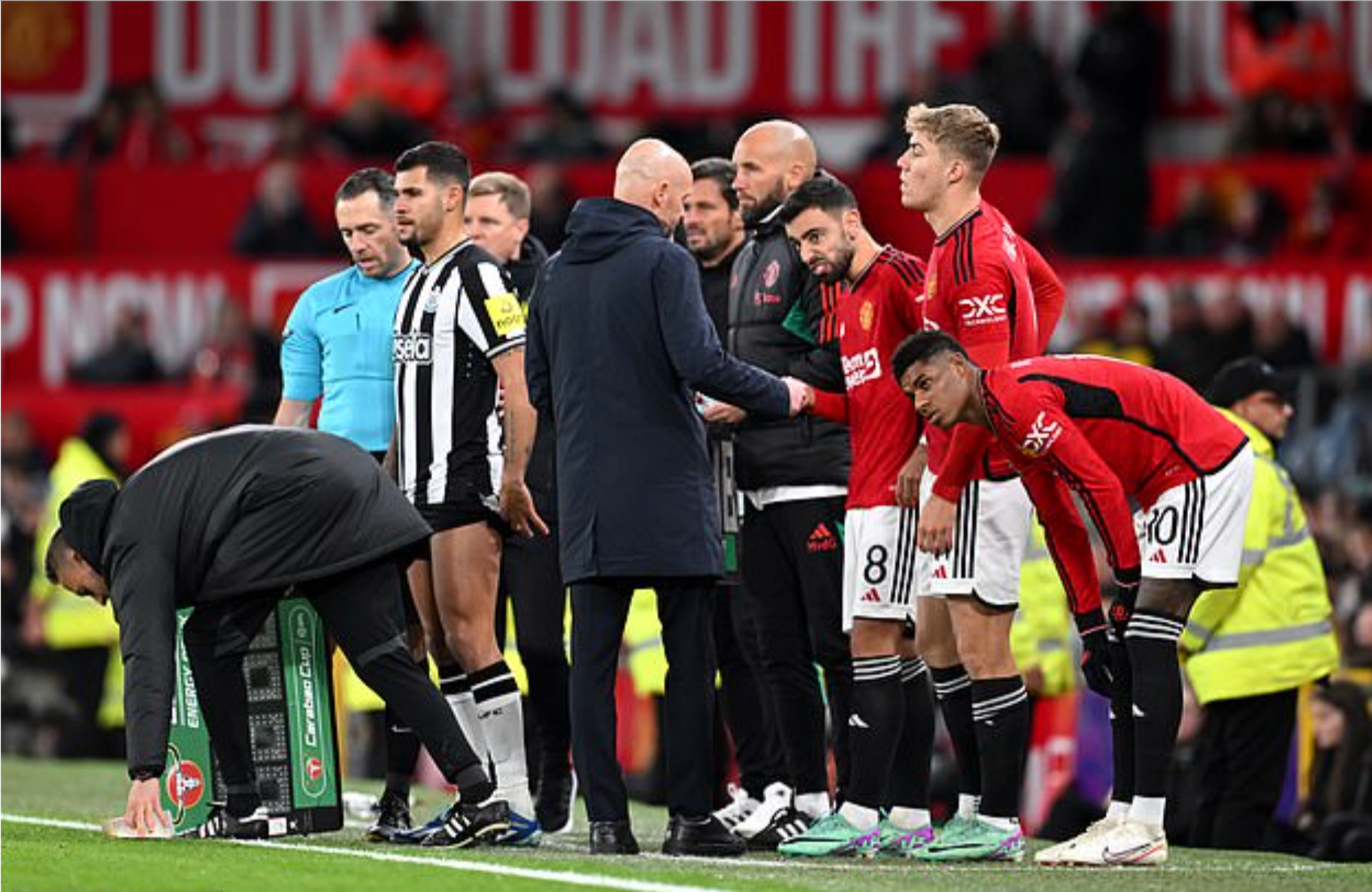 Thua tan tác Newcastle, Man United thành cựu vương League Cup - Ảnh 6.