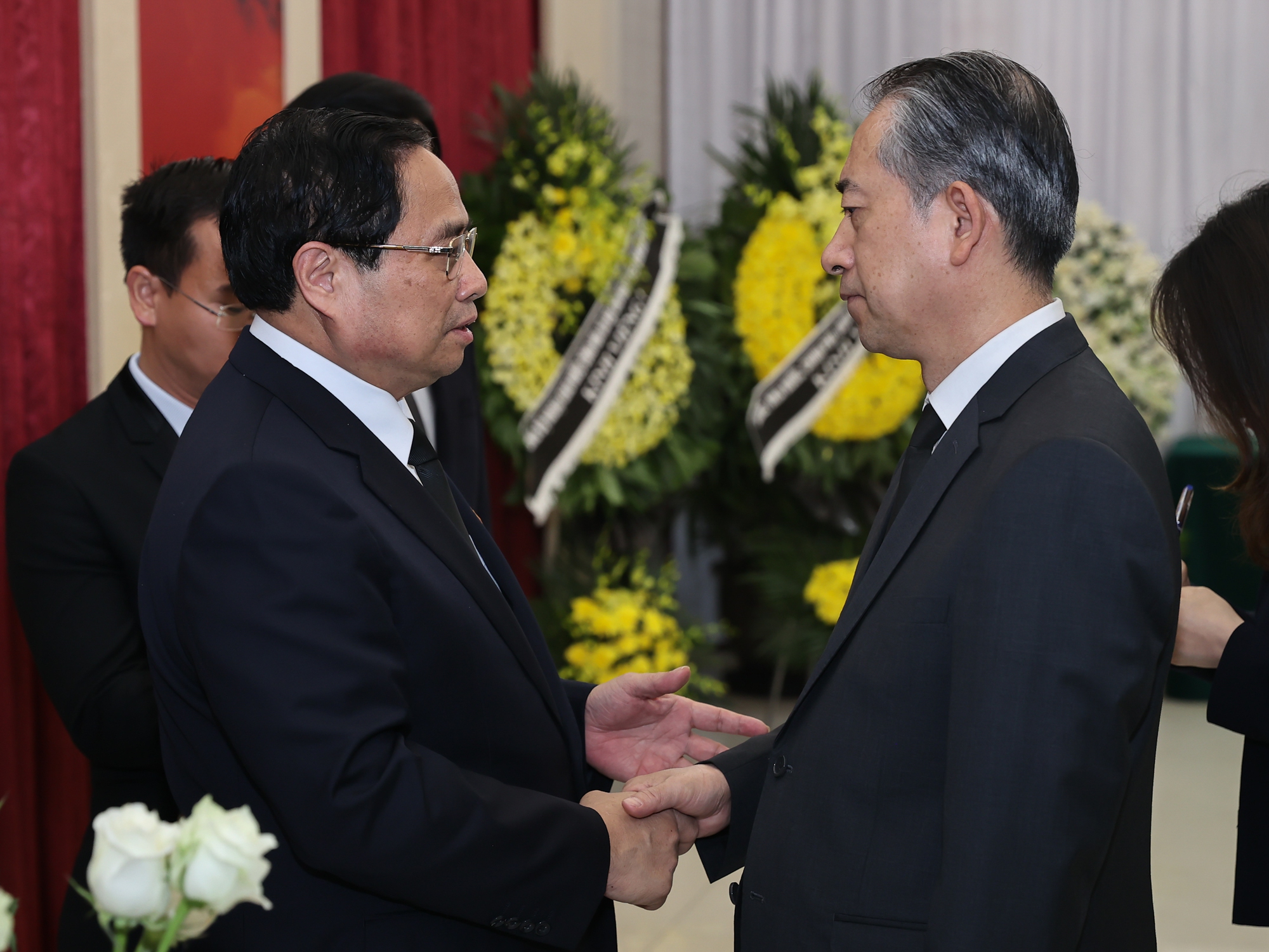 Thủ tướng Phạm Minh Chính viếng nguyên Thủ tướng Trung Quốc Lý Khắc Cường - Ảnh 6.