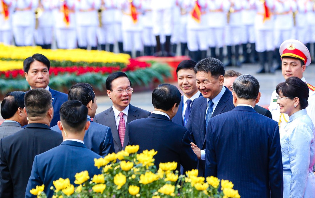 Cận cảnh Chủ tịch nước Võ Văn Thưởng đón Tổng thống Mông Cổ - Ảnh 10.