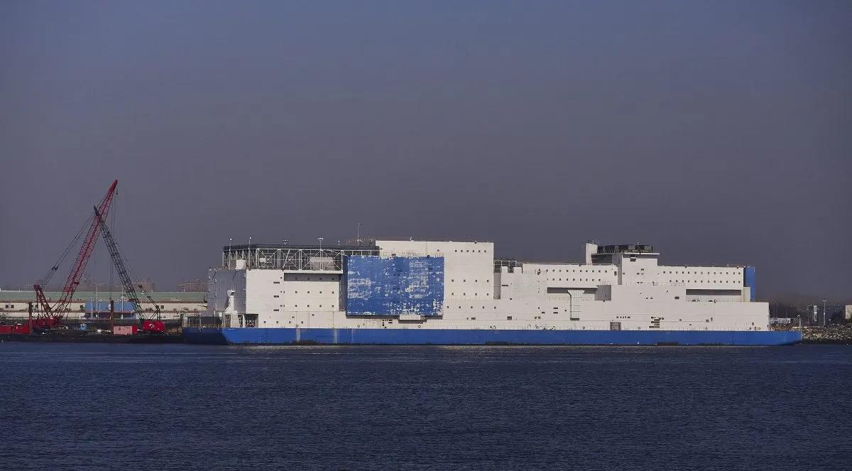 The mystery of America's last floating prison - Photo 1.