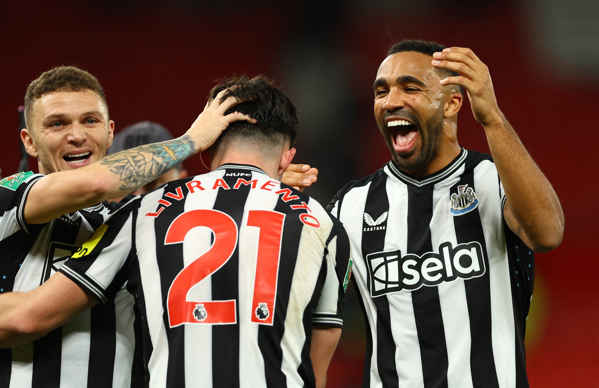 Thua tan tác Newcastle, Man United thành cựu vương League Cup - Ảnh 4.