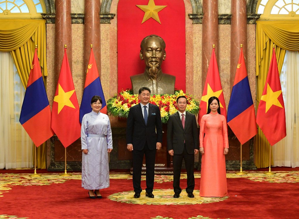 Cận cảnh Chủ tịch nước Võ Văn Thưởng đón Tổng thống Mông Cổ - Ảnh 12.
