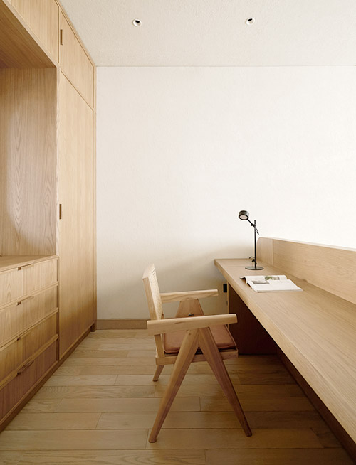 Căn hộ tối giản với nội thất gỗ, vải tái chế - Ảnh 6.