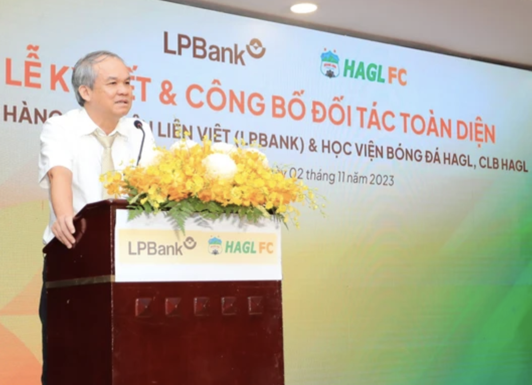 CLB Hoàng Anh Gia Lai đã sai khi bất ngờ đổi tên lúc thi đấu? - Ảnh 3. CLB Hoàng Anh Gia Lai đã sai khi bất ngờ đổi tên lúc thi đấu? - Ảnh 3.