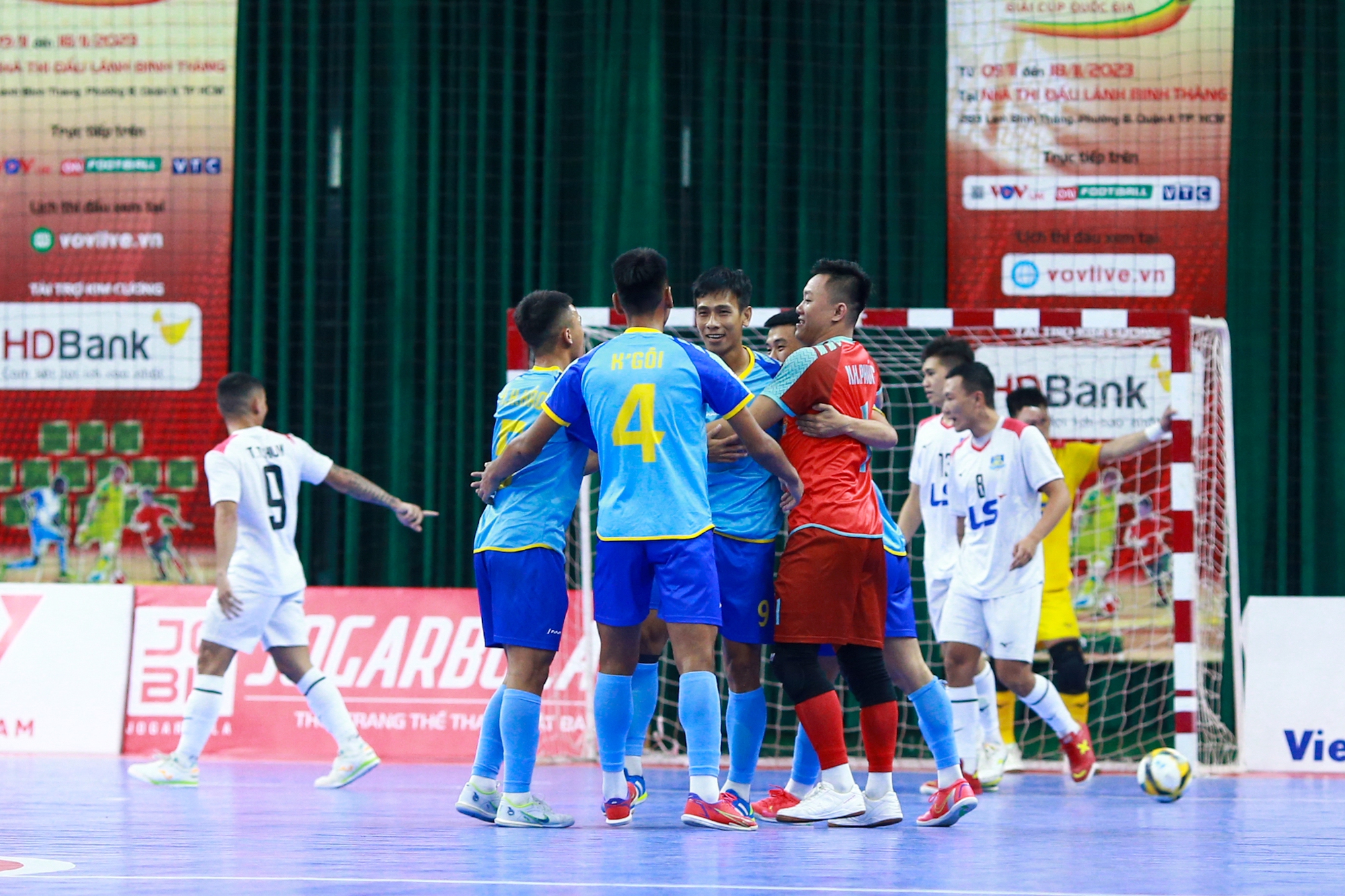 Thái Sơn Nam thắng kịch tính trong ngày khai mạc Futsal Cúp quốc gia 2023 - Ảnh 1. Thái Sơn Nam thắng kịch tính trong ngày khai mạc Futsal Cúp quốc gia 2023 - Ảnh 1.