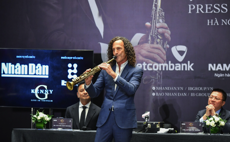 Kenny G bất ngờ trước sự yêu mến của khán giả Việt Nam - Ảnh 1.