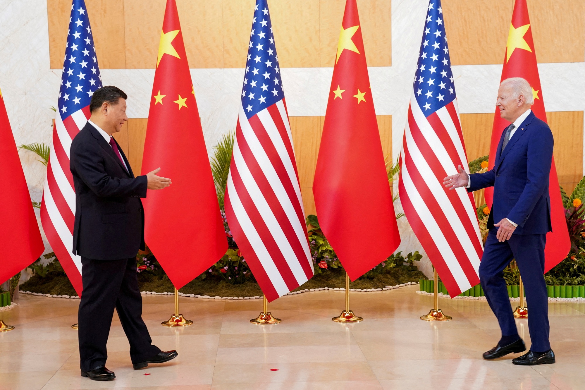 What is President Joe Biden's top priority during his meeting with President Xi Jinping?  - Photo 1.