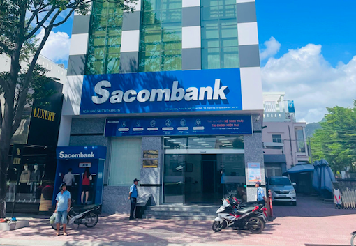 Sacombank đền bù hơn 17 tỉ đồng cho khách hàng bị chiếm đoạt ở Cam Ranh - Ảnh 1.