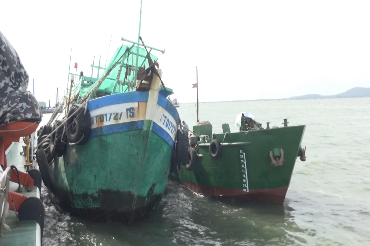 Tàu nước ngoài bị bắt giữ tại cảng Quy Nhơn để giải quyết khiếu nại hàng hải - Ảnh 2.