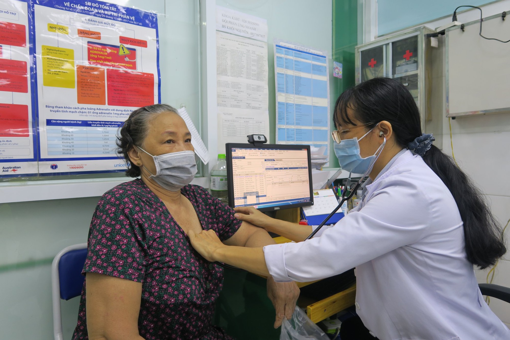 Người bệnh đến khám tại trạm y tế ở TP HCM gia tăng