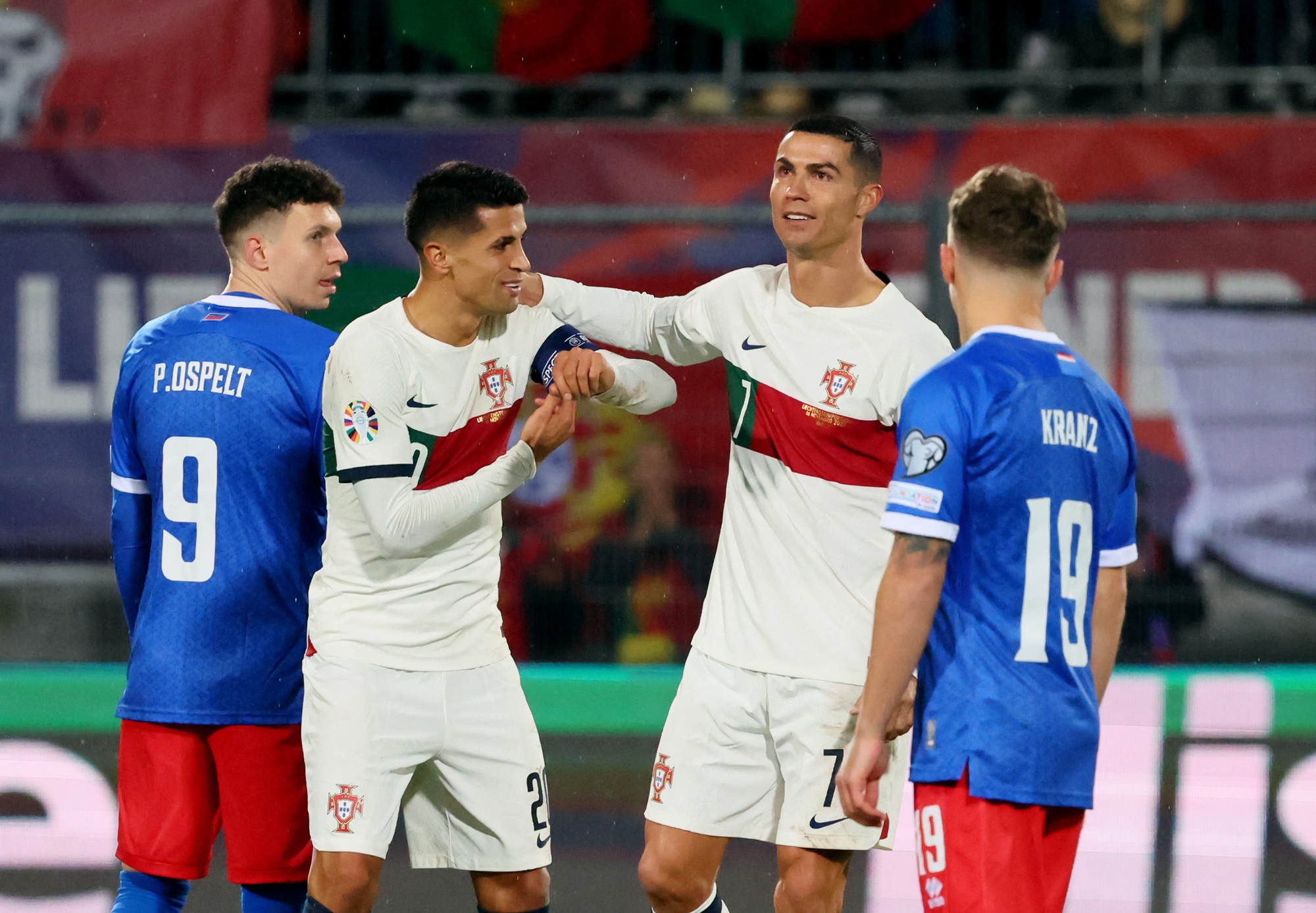 Ronaldo giúp Bồ Đào Nha nối dài mạch thắng kỷ lục ở vòng loại EURO