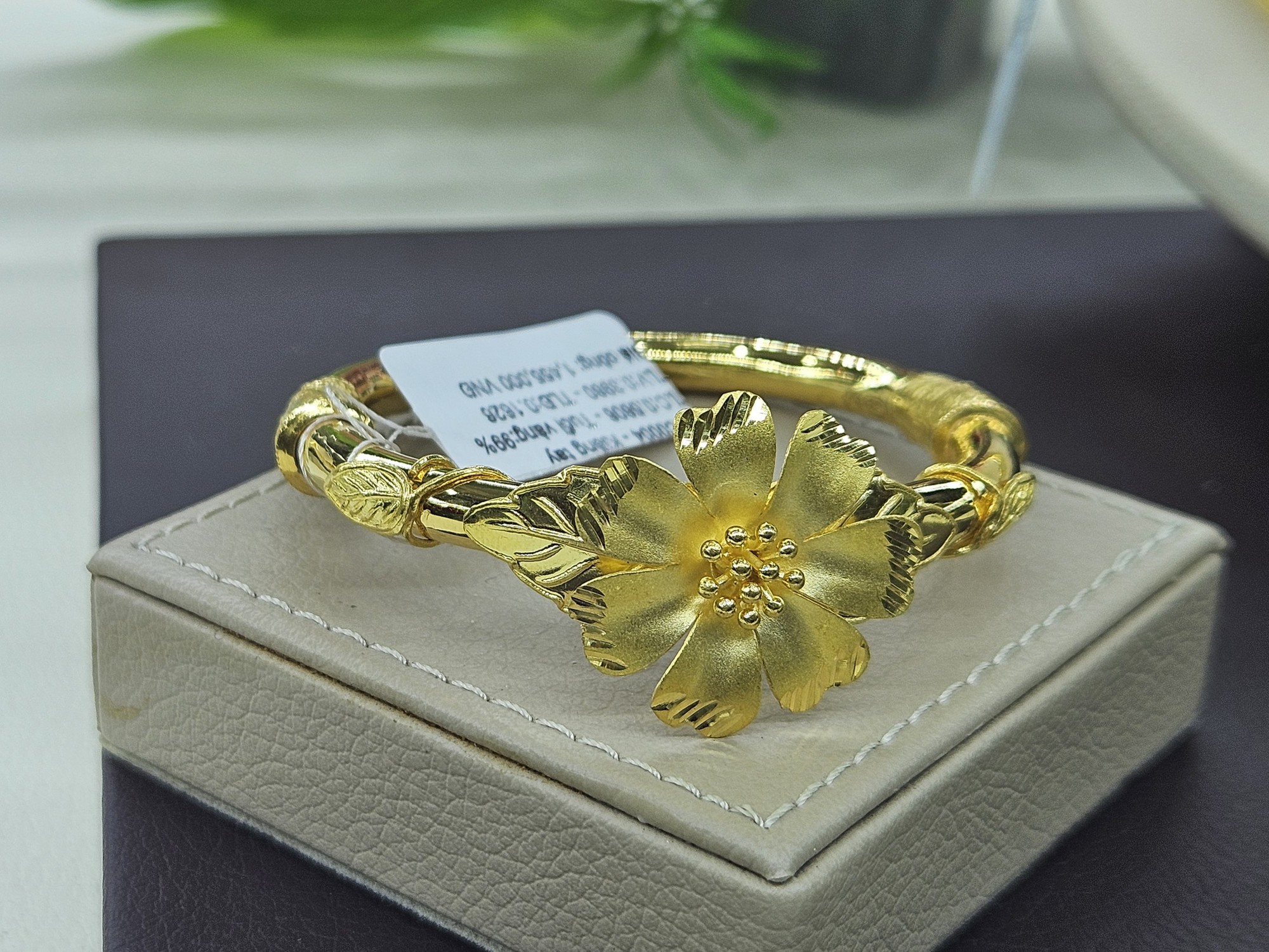 Giá vàng SJC bất ngờ tăng dựng đứng lên 73,5 triệu đồng/lượng - Ảnh 1. Giá vàng SJC bất ngờ tăng dựng đứng lên 73,5 triệu đồng/lượng - Ảnh 1.
