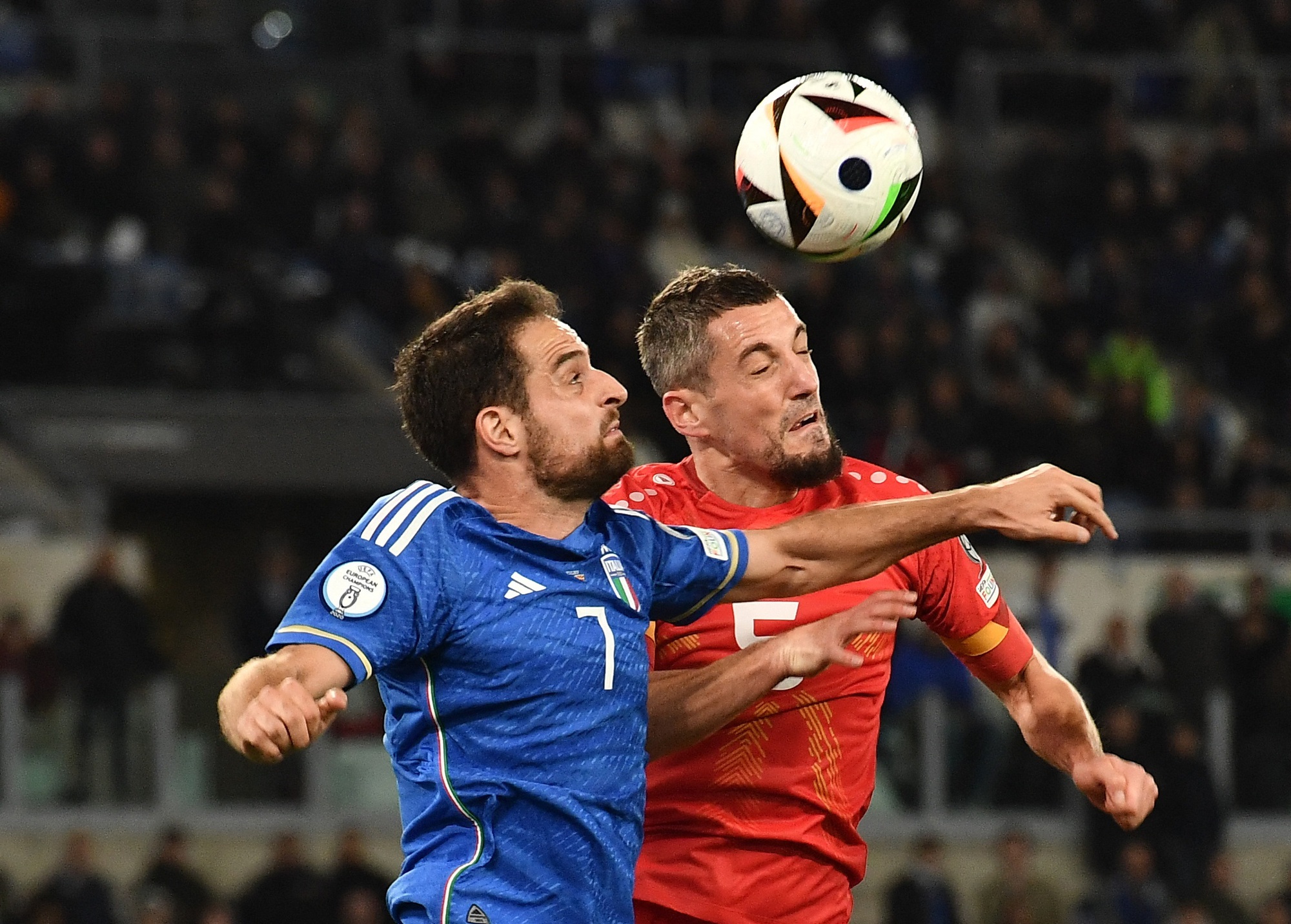 Thắng Bắc Macedonia ở trận cầu 7 bàn, Ý bùng nổ chờ vé dự EURO - Ảnh 1.