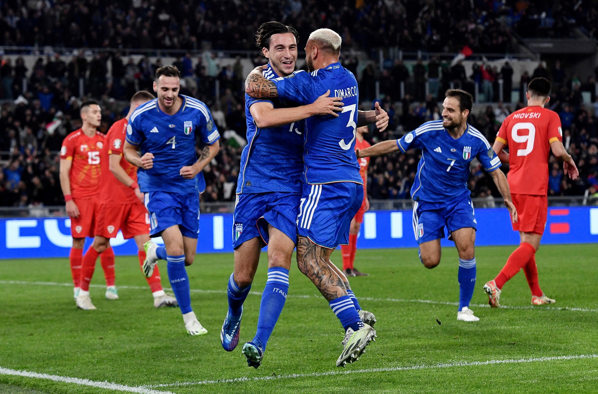 Thắng Bắc Macedonia ở trận cầu 7 bàn, Ý bùng nổ chờ vé dự EURO - Ảnh 2.