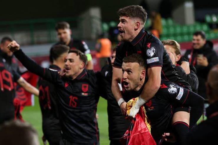 Thêm Đan Mạch và Albania giành vé, vòng loại EURO chuẩn bị hạ màn - Ảnh 1.